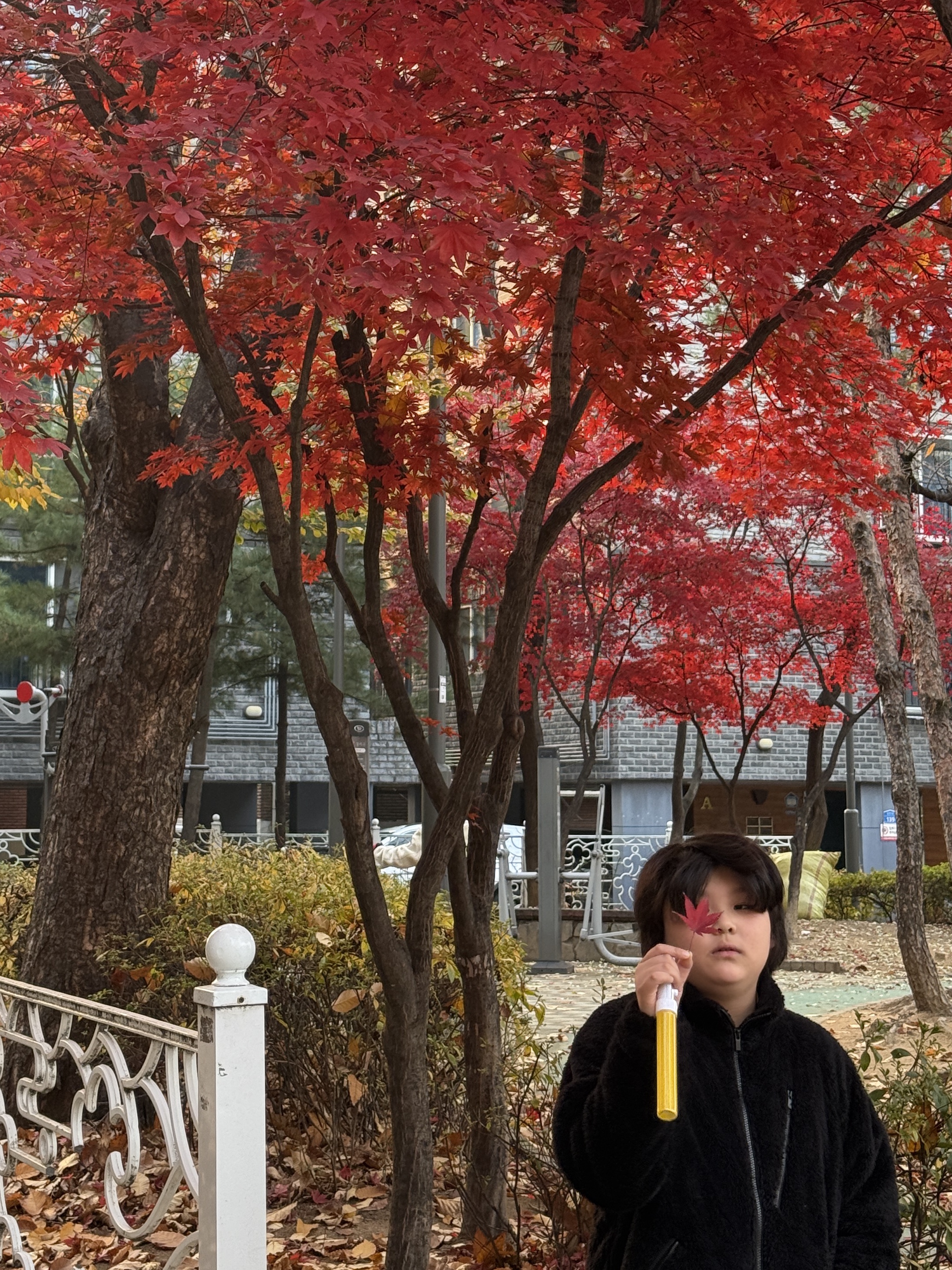 Subu Permanent F-Line Dots, Uniqlo x Needles Fleece Jacket Black - KR 착용 스타일 - 4
