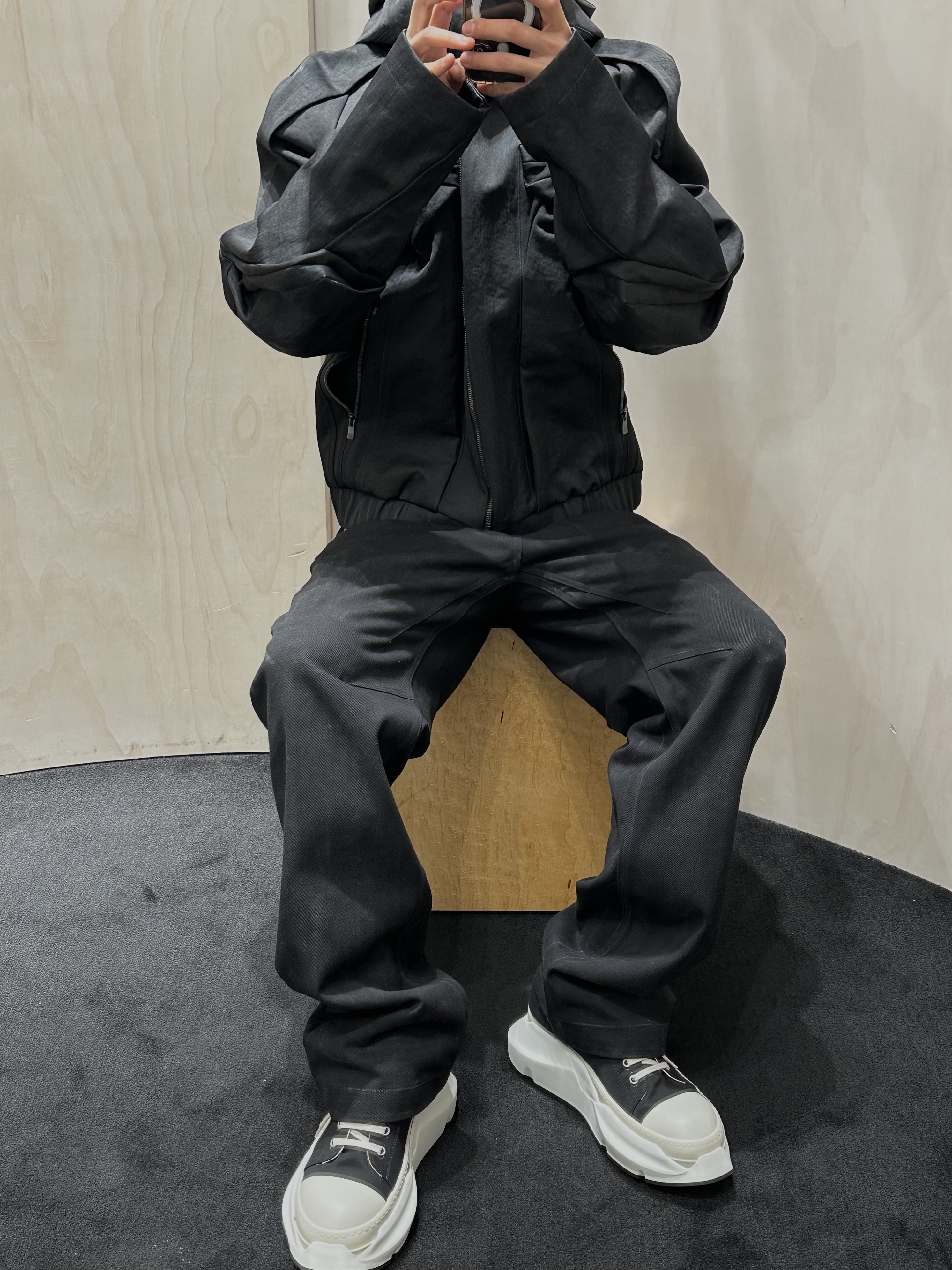 REPINER Wax Coated Work Pants Black, Rick Owens Dark Shadow Abstract Low Sneakers Black Milk 착용 스타일