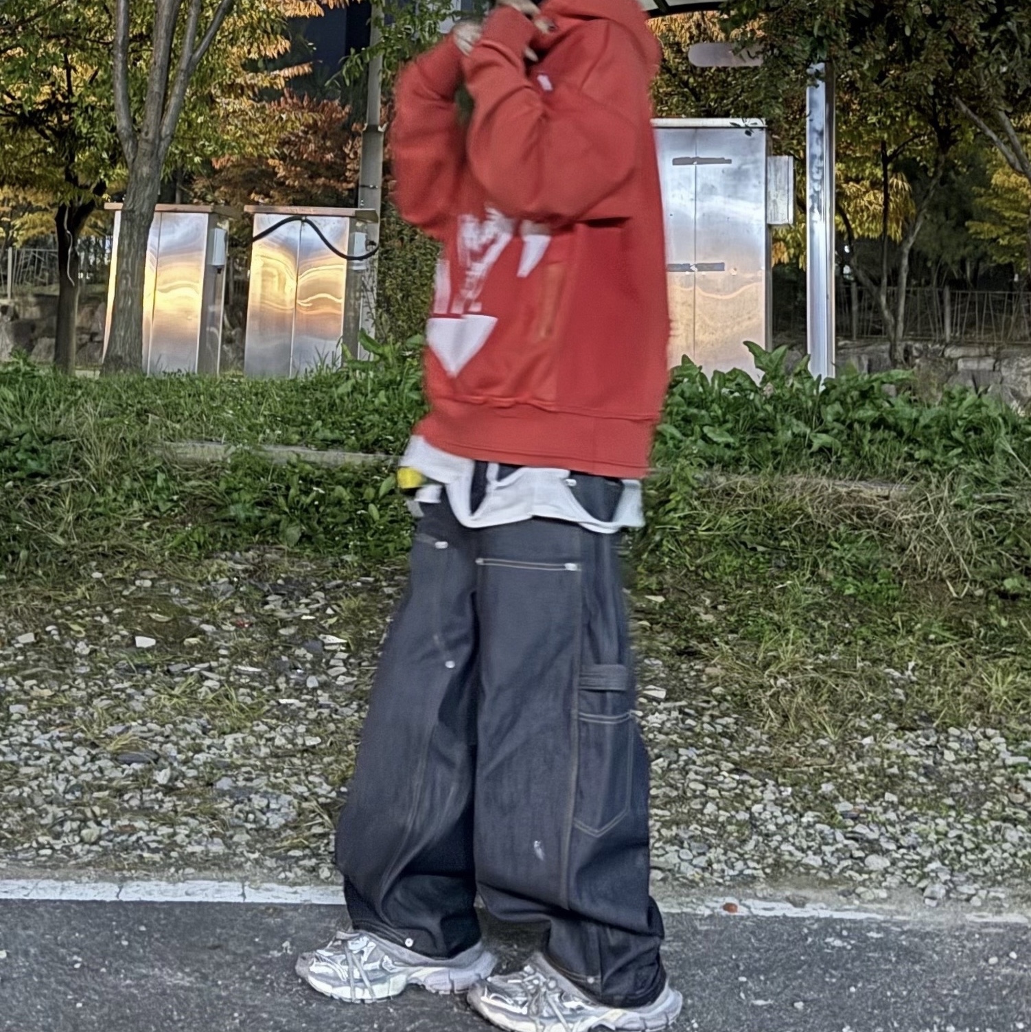 Thug Club Satan Hoodie Sweat Red White, GRAILZ x KOIN SEOUL Carpenter Raw Denim Pants Indigo 착용 스타일 - 1