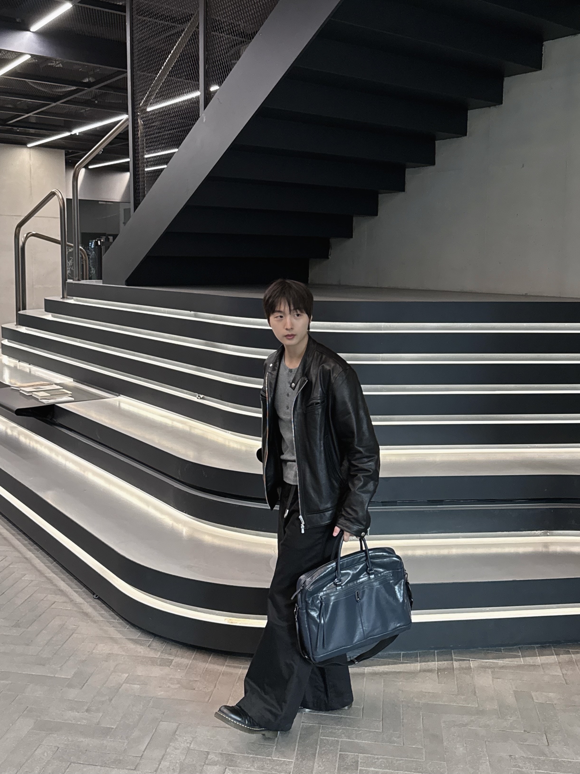 Dr. Martens 1461 Smooth Black 착용 스타일 - 1