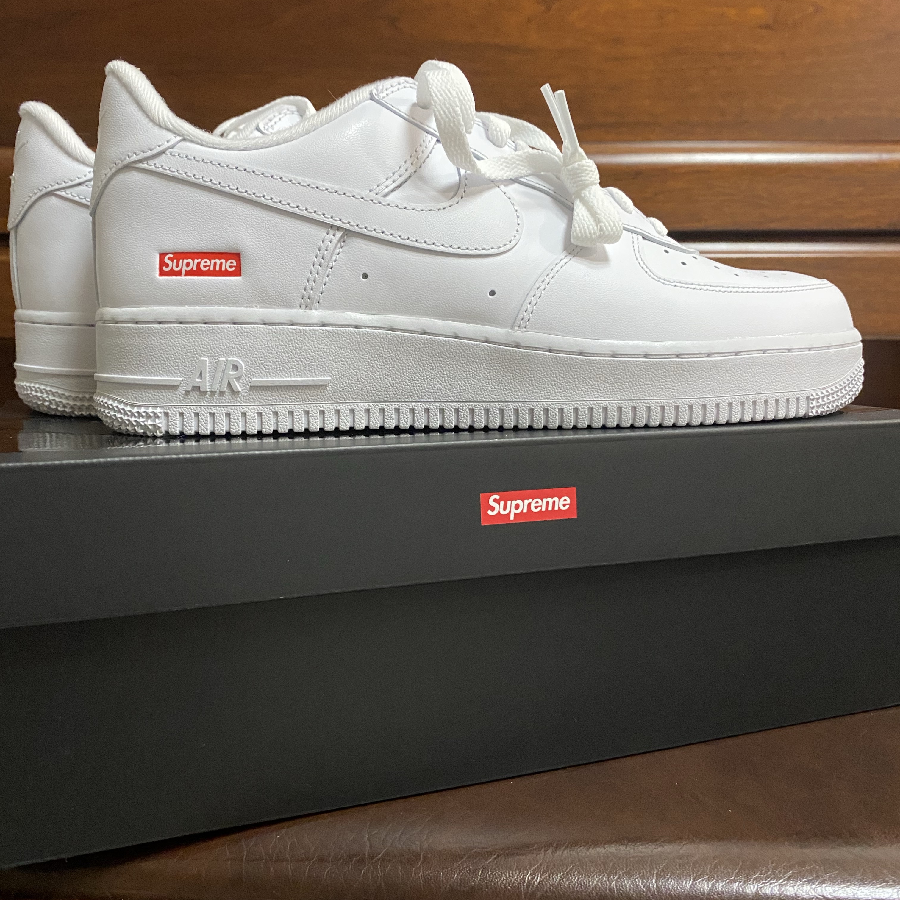 Nike x Supreme Air Force 1 Low White 착용 스타일