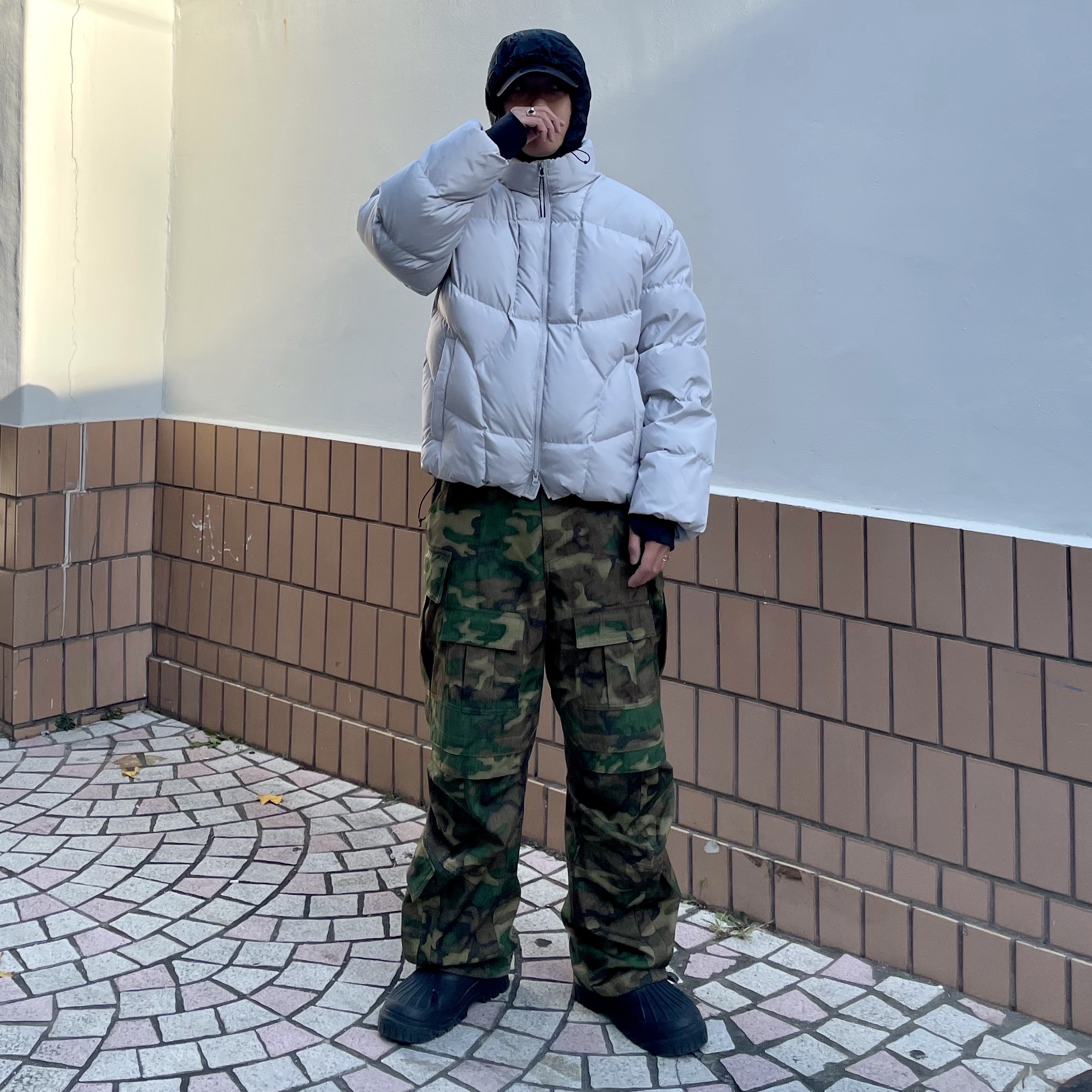 Farfromwhat Far Camo Cargo Pants Green 착용 스타일 - 1