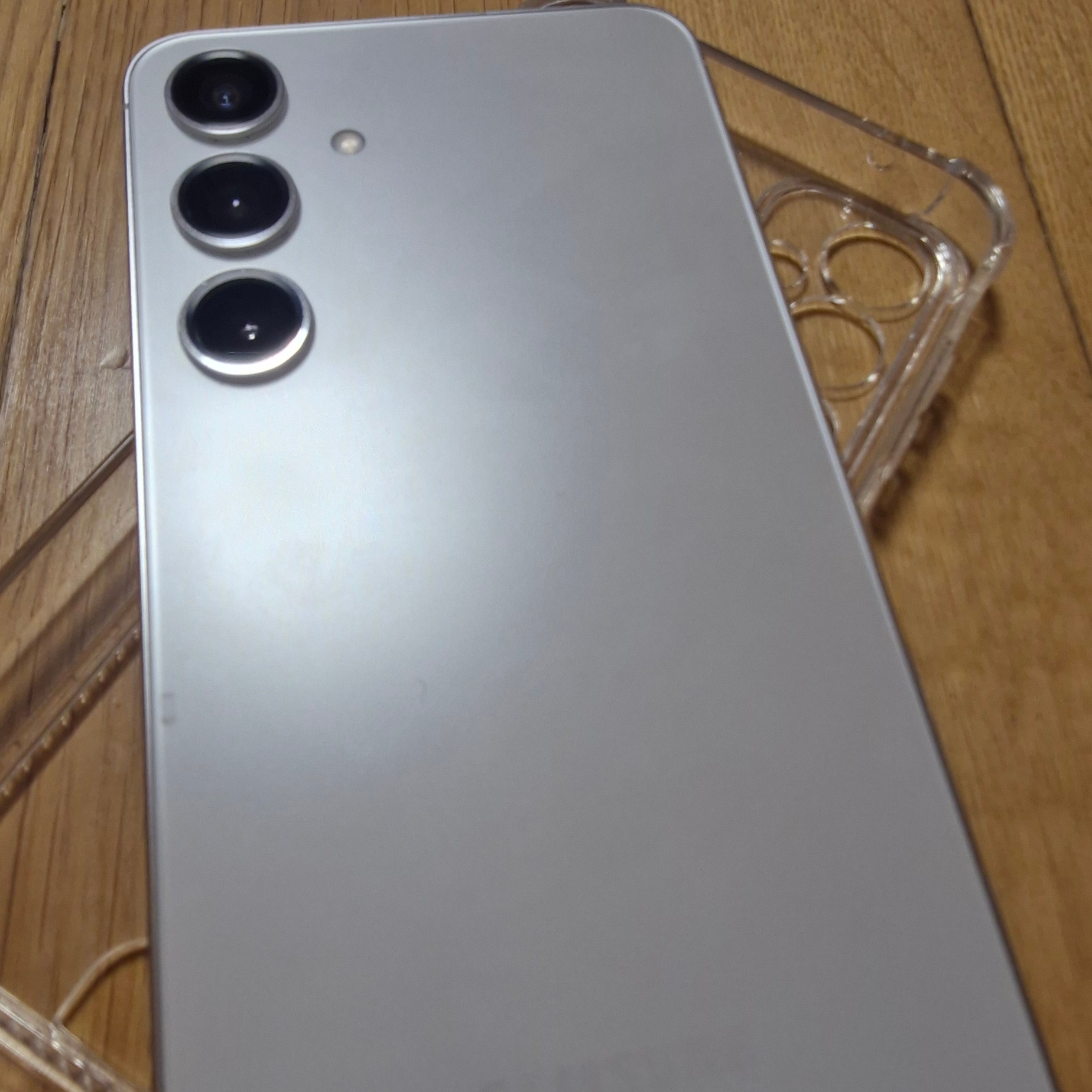 [A등급] Refurbished Galaxy S24+ 256GB Marble Gray 착용 스타일 - 2