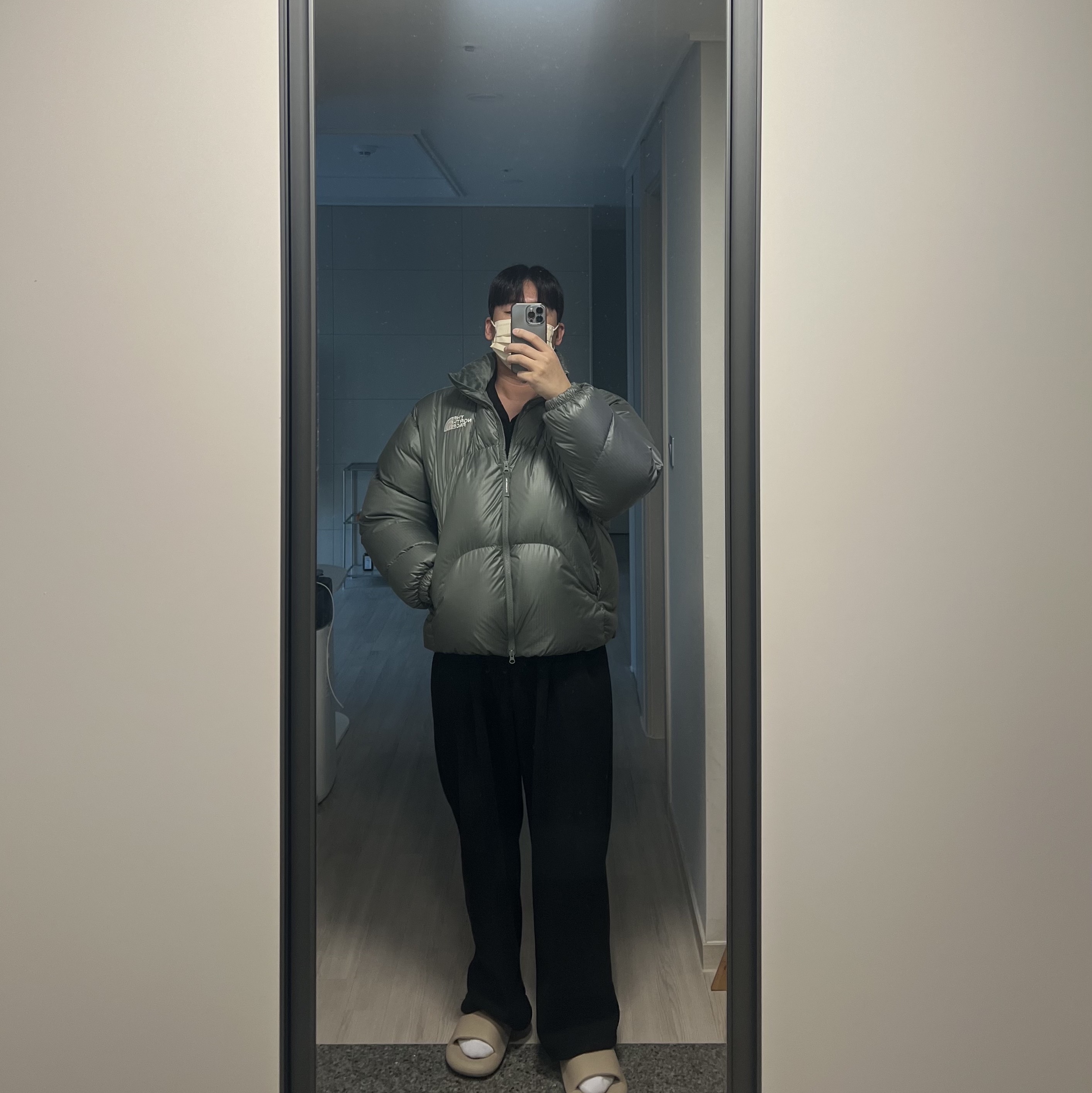 The North Face White Label Wave RDS Down Jacket Khaki 착용 스타일
