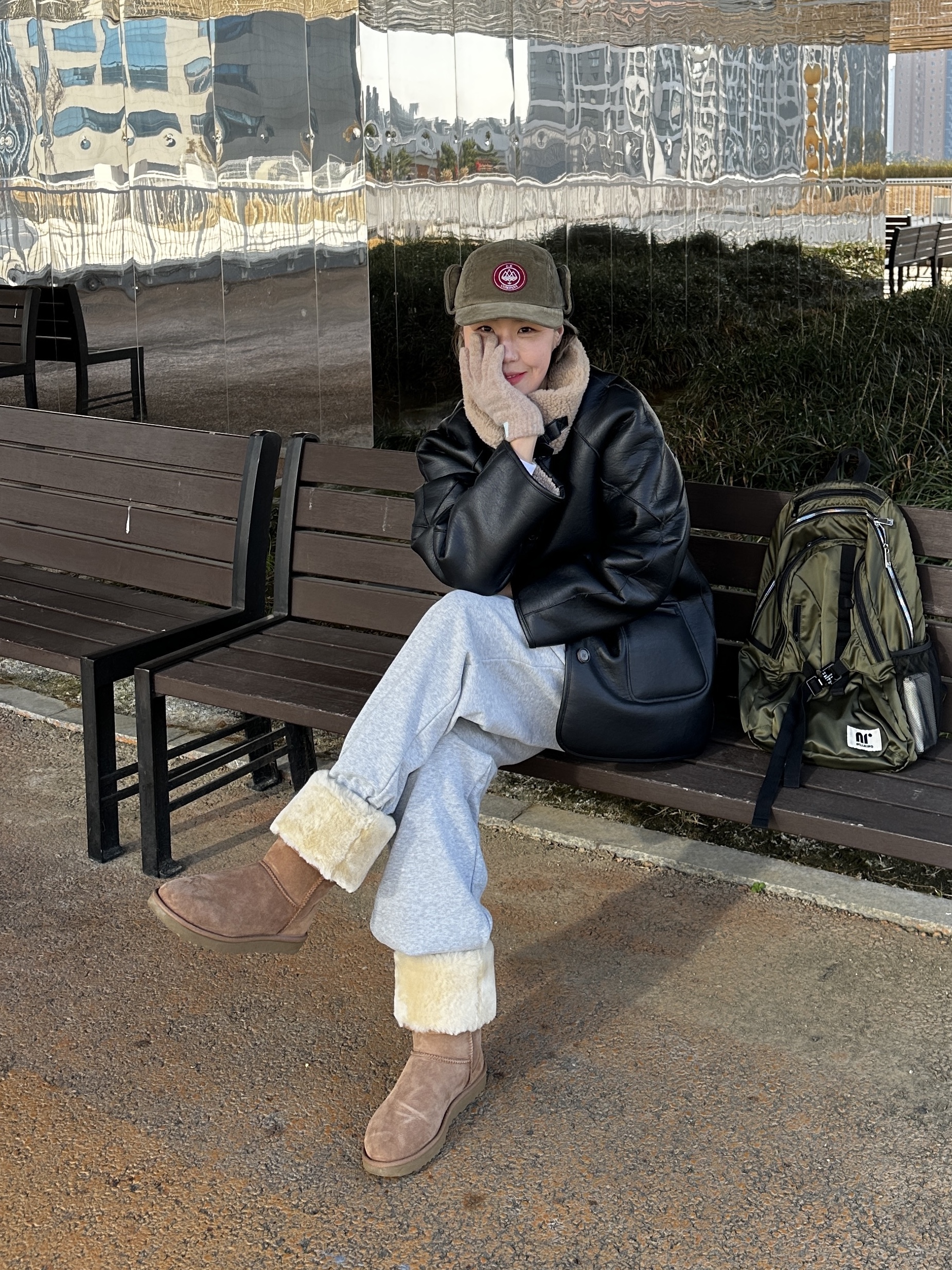 (W) UGG Classic Tall II Boots Chestnut, Adidas x C.P. Company Spezial Settend Hat Trace Olive 착용 스타일 - 1