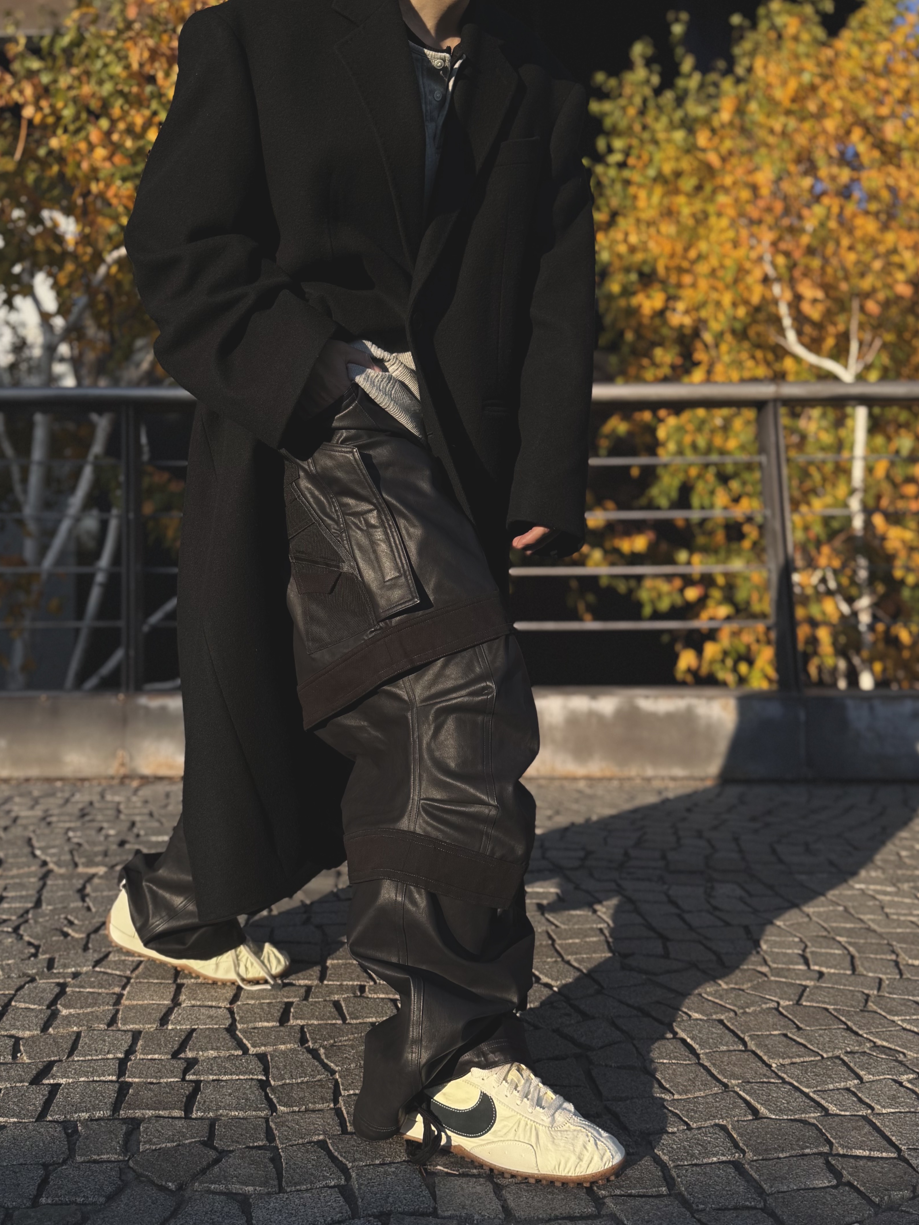 Nike x Jacquemus Moon Shoe SP Alabaster Off Noir, farfromwhat far layered work pants_black 착용 스타일 - 2