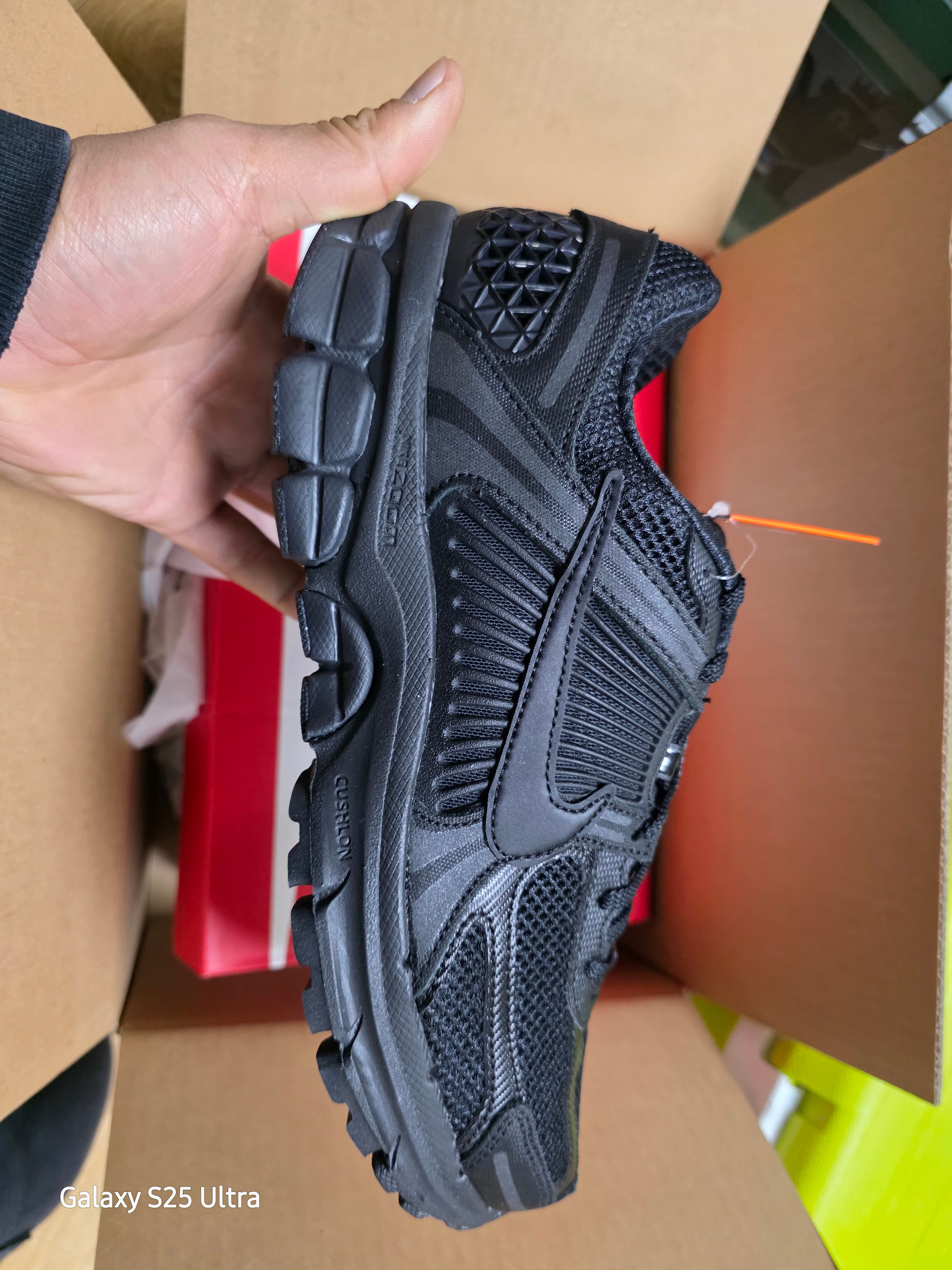 Nike Zoom Vomero 5 SP Black 착용 스타일 - 3