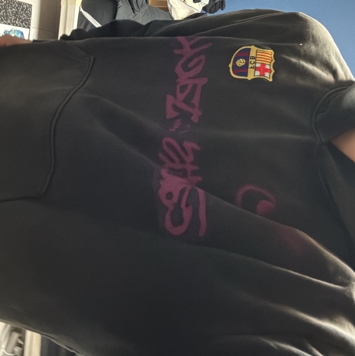 Nike FC Barcelona x Travis Scott Spray Logo Hoodie Black 착용 스타일