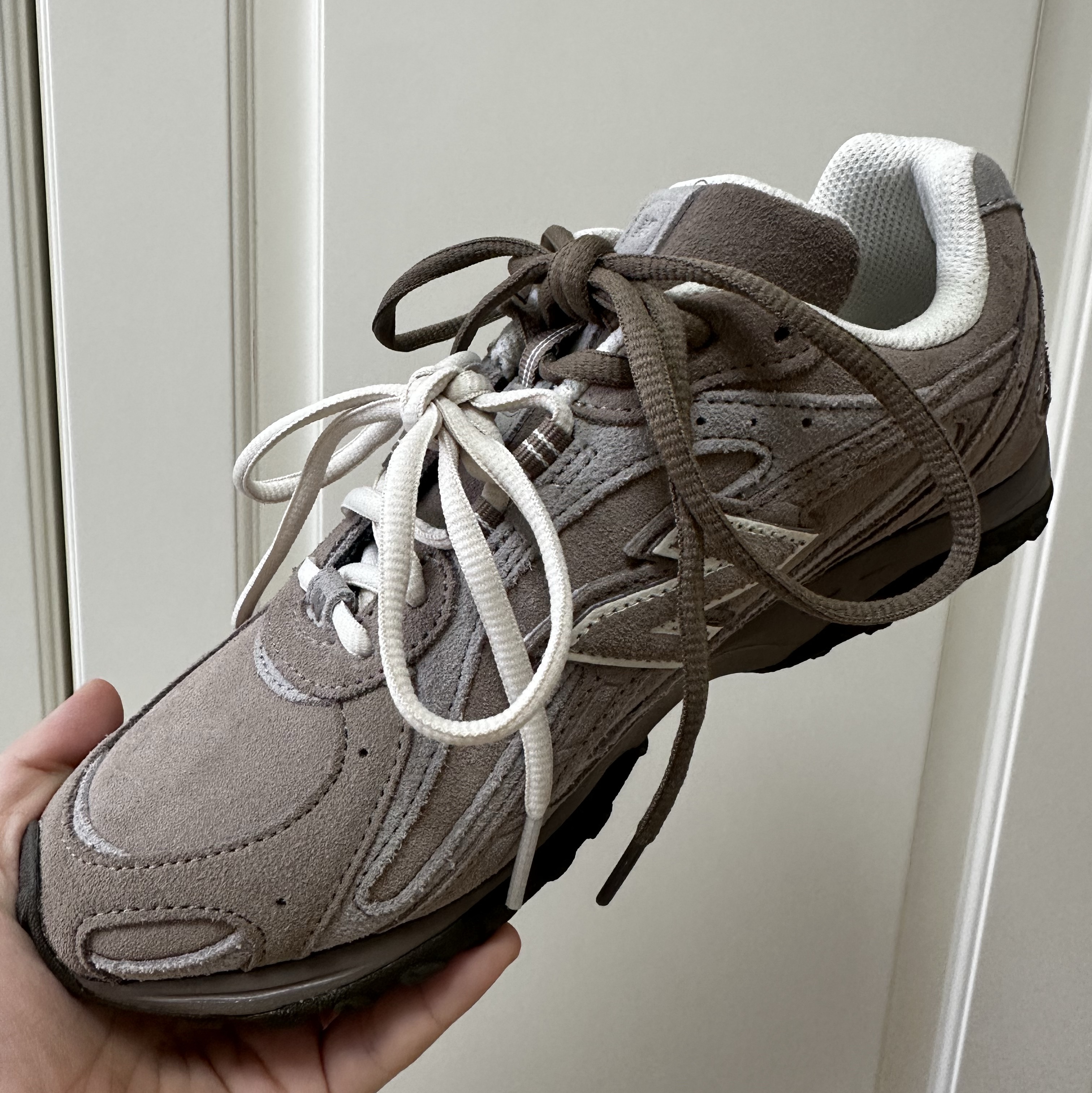 New Balance 204L Suede Mushroom Arid Stone 착용 스타일 - 2