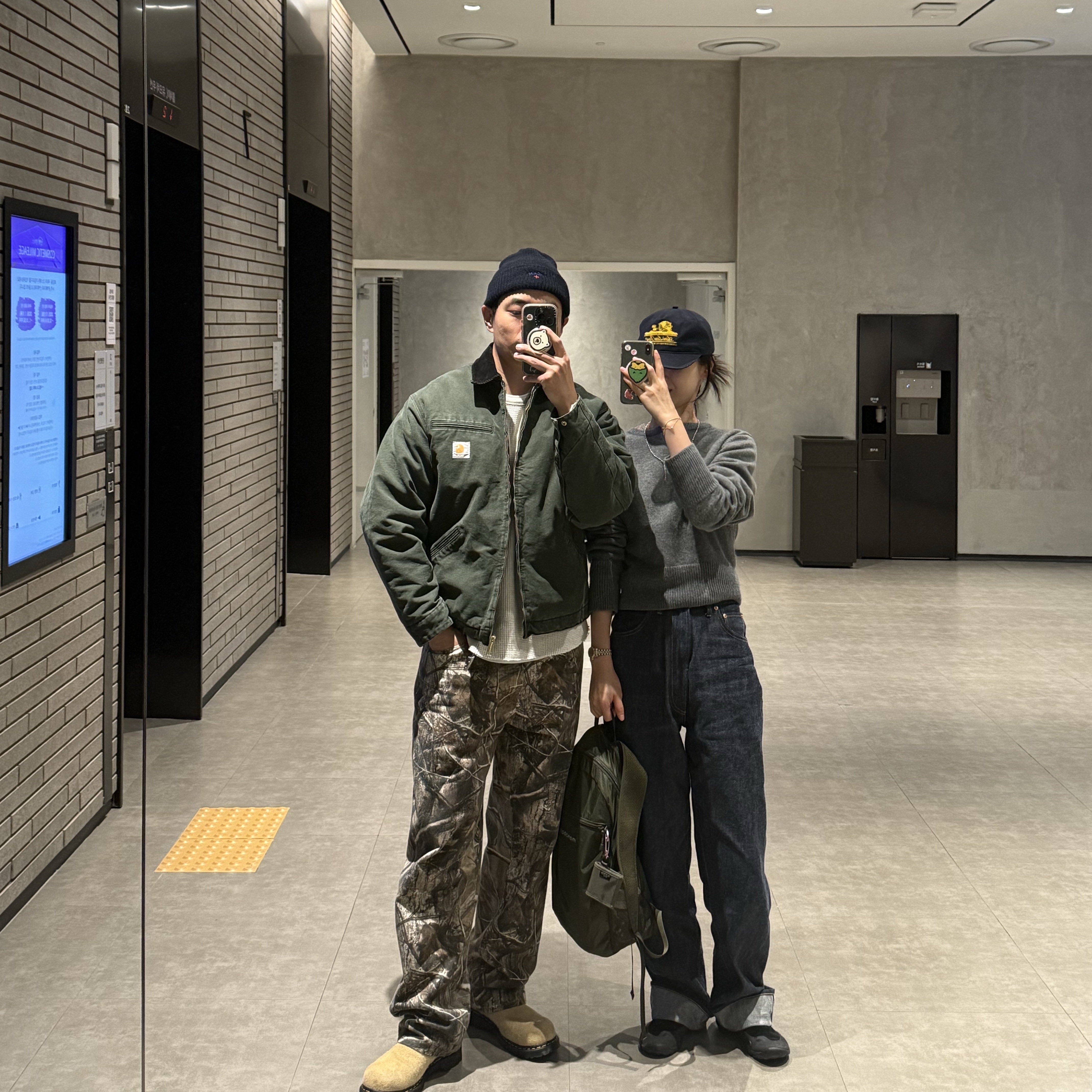 Carhartt WIP OG Detroit Jacket Olive Black Stone Canvas - Winter, Dr. Martens x Stussy 2295 Decon Sand Hairy Suede Boots Tan 착용 스타일