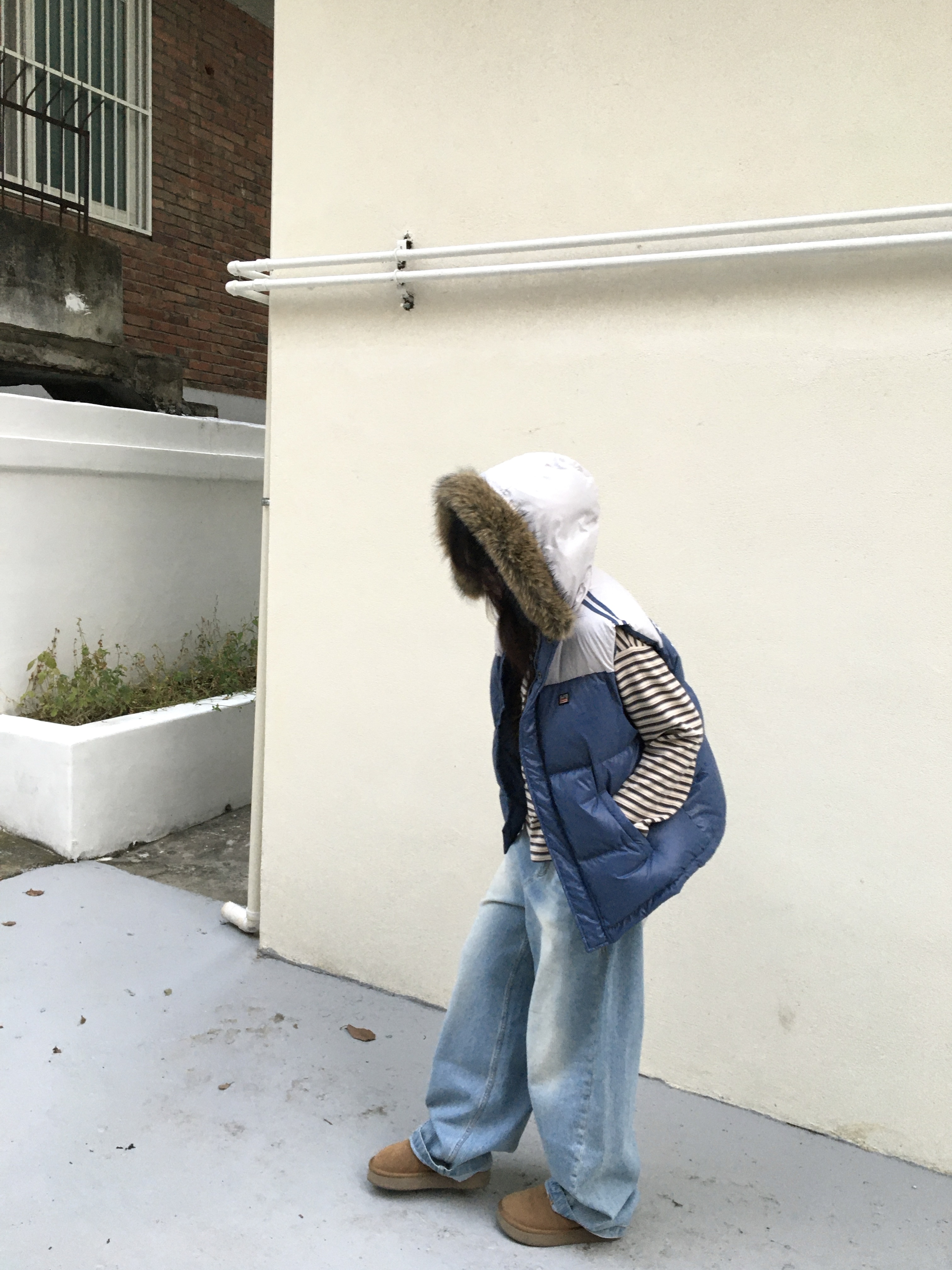 SPORT CHAMBER Track DuckDown Vest Blue, SPORT CHAMBER SC Play T-Shirt Cream 착용 스타일