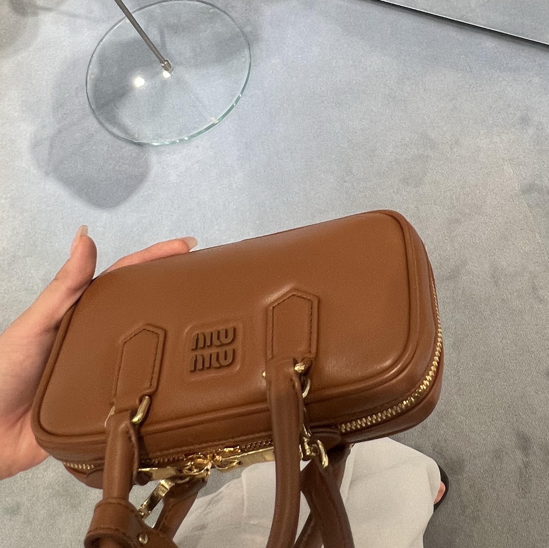 Miu Miu Arcadie Leather Mini-Bag Cognac 착용 스타일