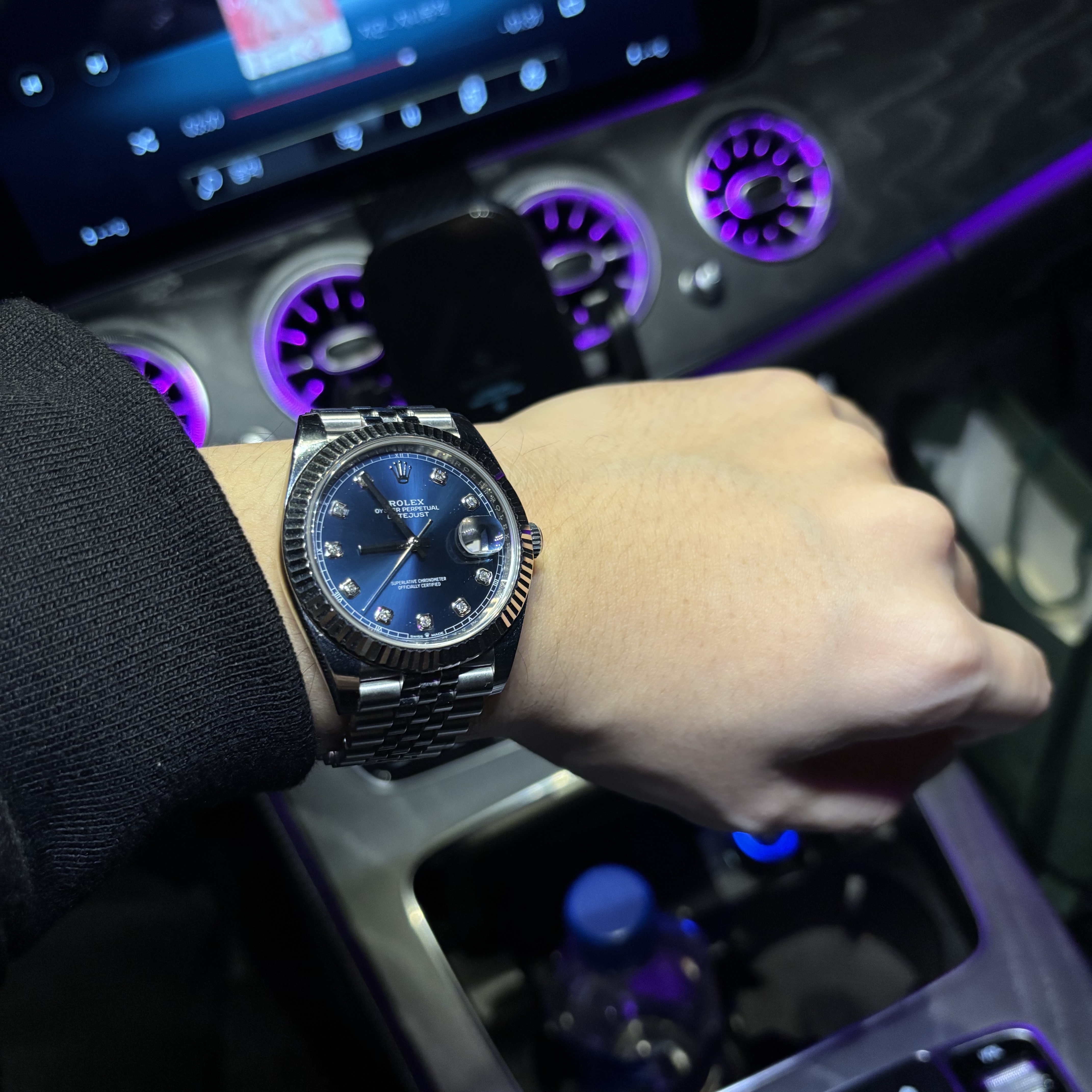 Rolex Datejust 41mm 126334 Bright Blue Diamond-Set Jubilee 착용 스타일