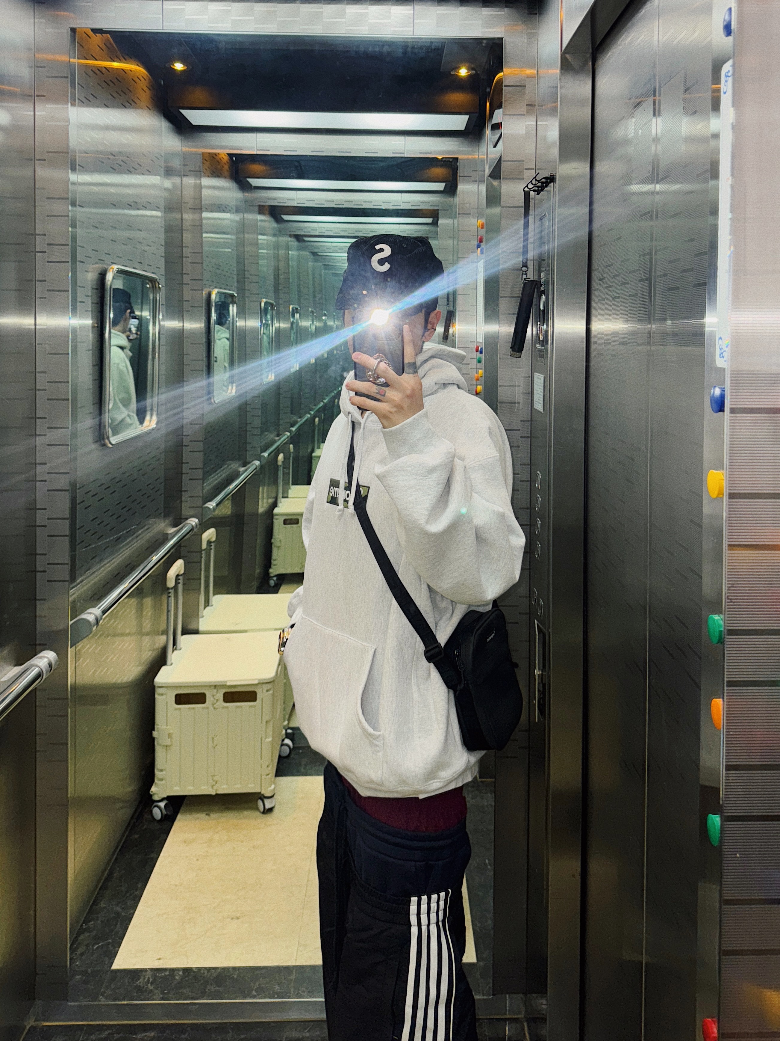 Supreme Box Logo Hooded Sweatshirt Ash Grey - 23FW, Protocol Index 3 Layered Track Pants Black 착용 스타일 - 2