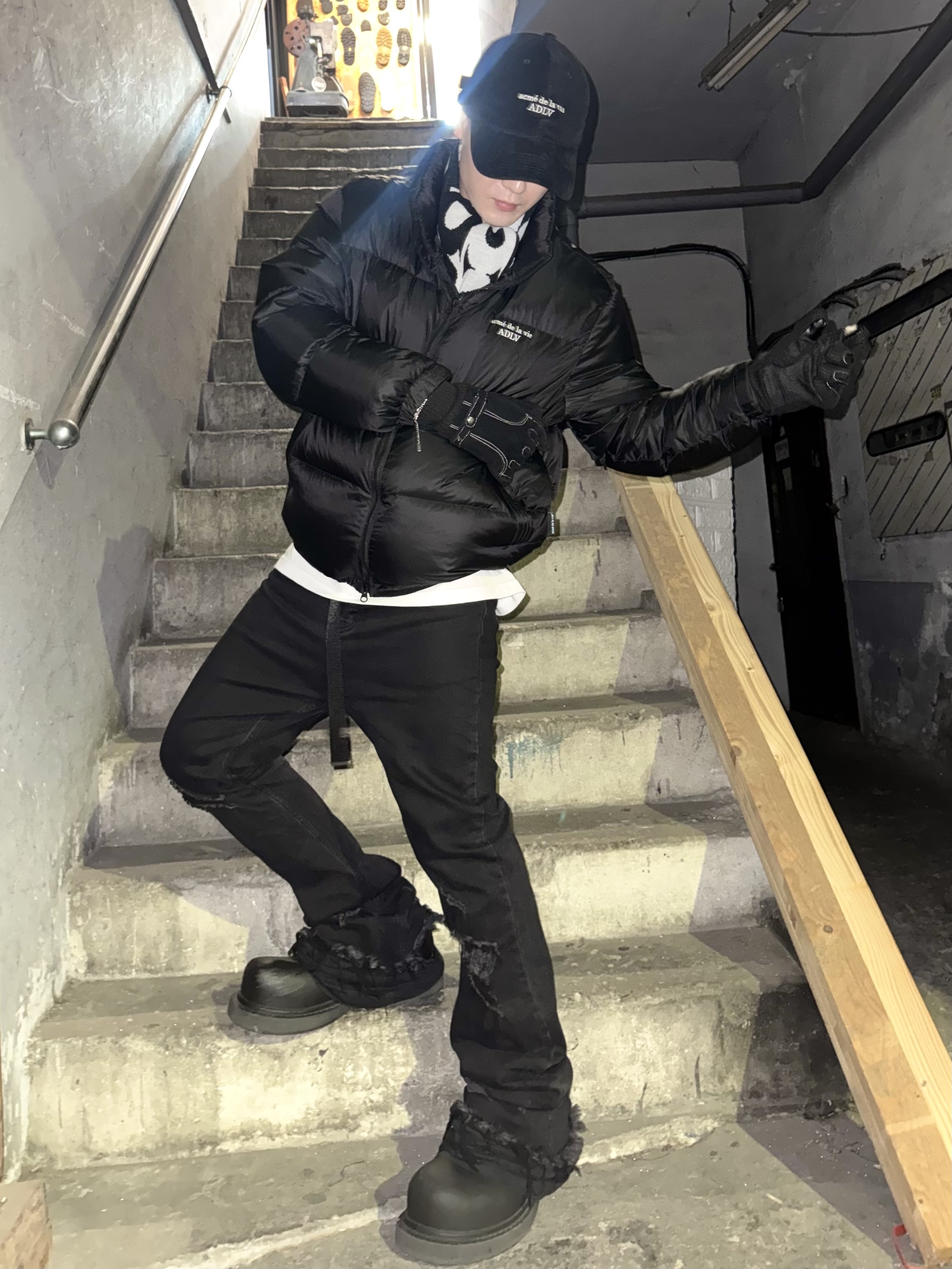 Undermycar Crewgu Double Layered Flared Jeans Moonless Night - 23FW, Balenciaga Steroid Derby Black 착용 스타일 - 2
