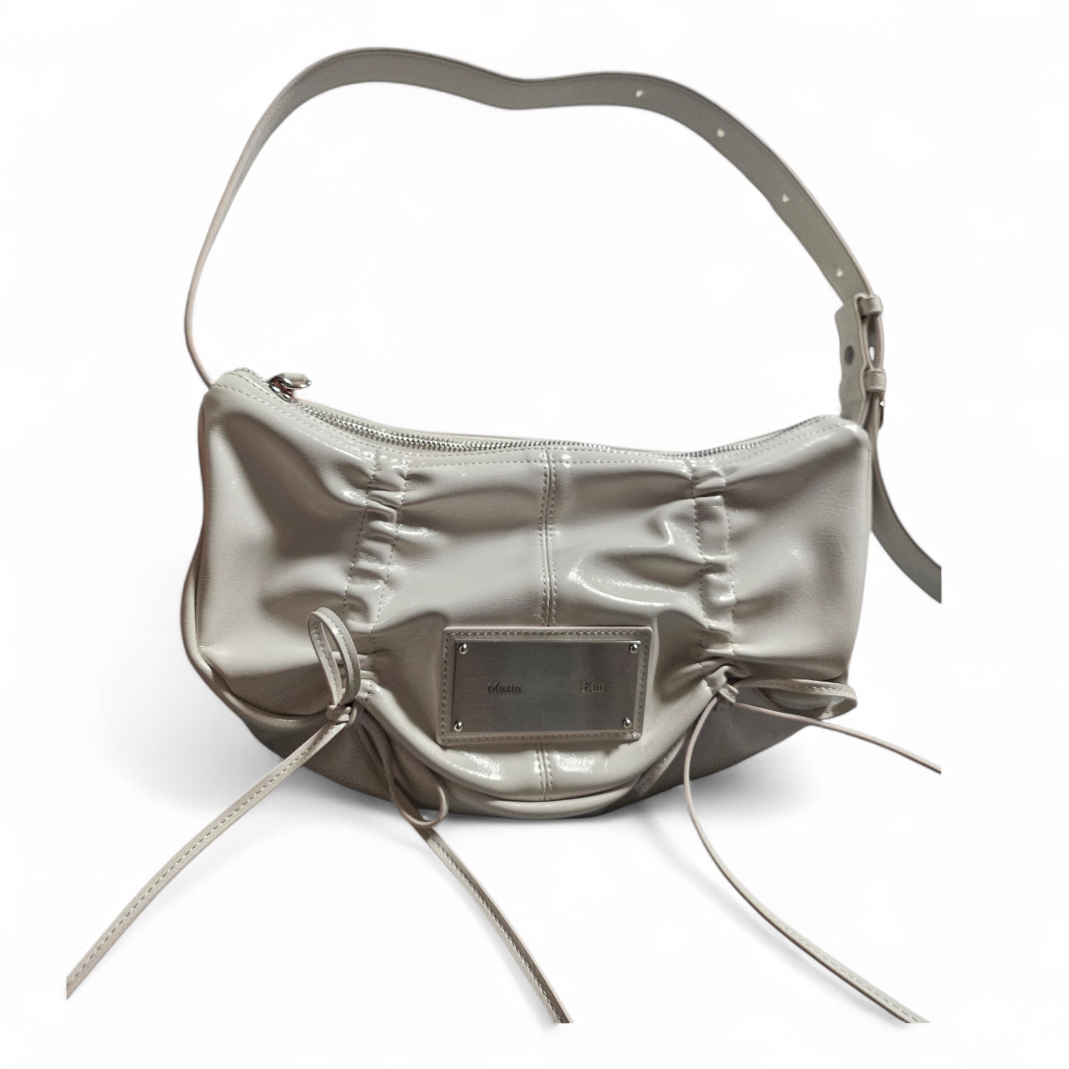 Matin Kim Half Shirring Ribbon Round Bag Ivory 착용 스타일