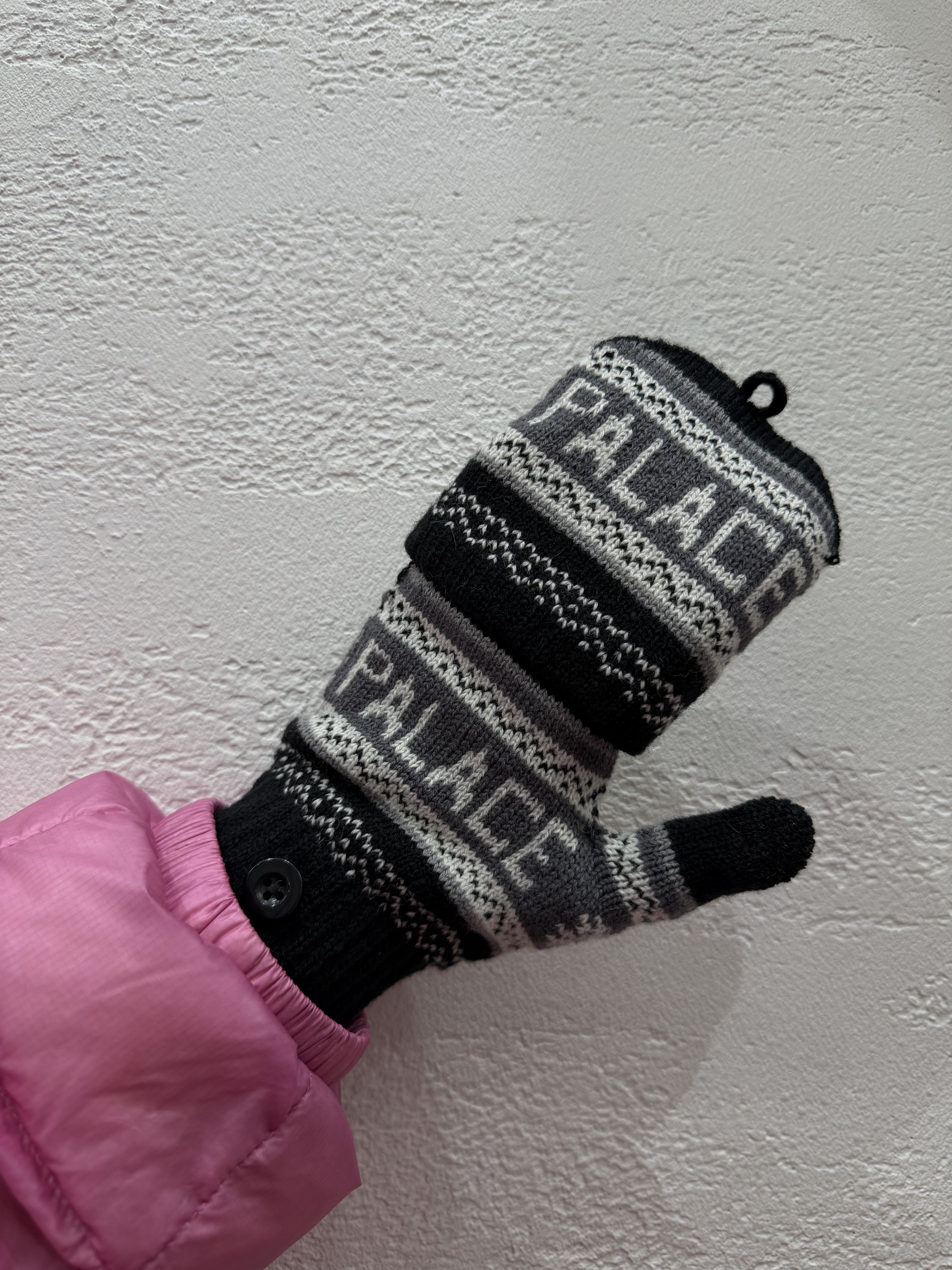 팔라스 러브스 미 니트 글러브 블랙 - 25FW | Palace | KREAM