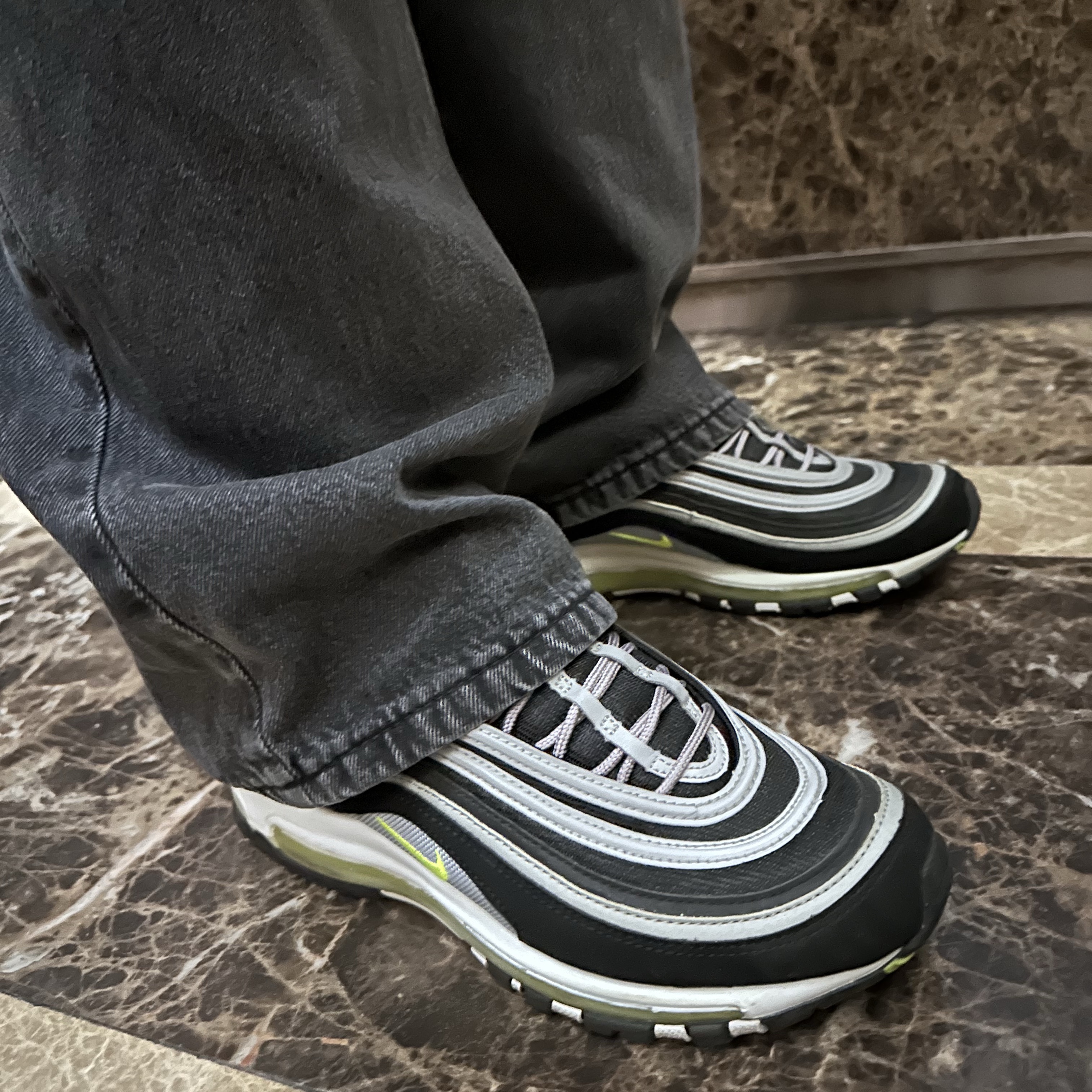Gentle Monster x Maison Margiela MM114 Black Clear, Nike Air Max 97 OG Black Volt Asia 착용 스타일 - 2