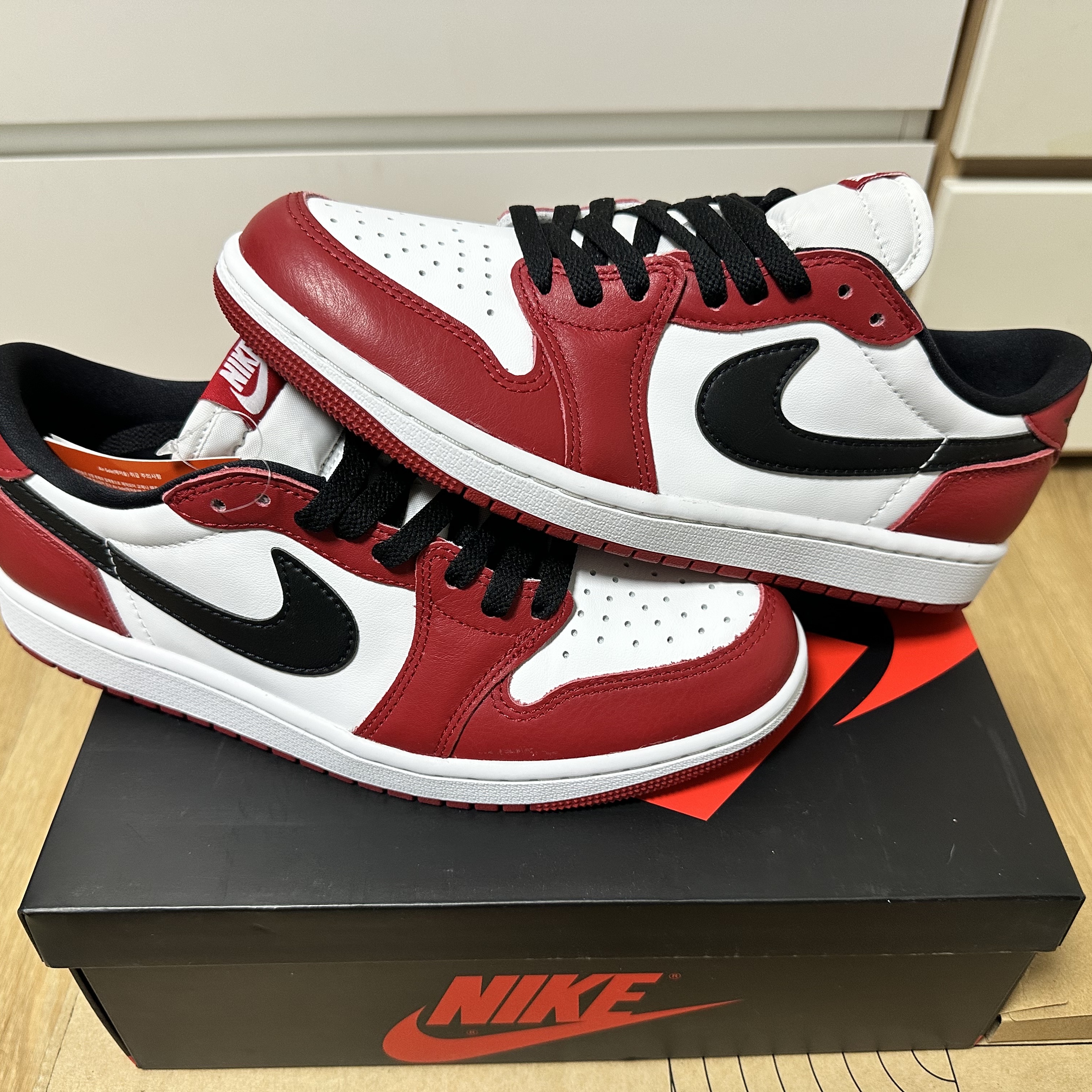 Jordan 1 Retro Low OG Chicago 착용 스타일 - 1