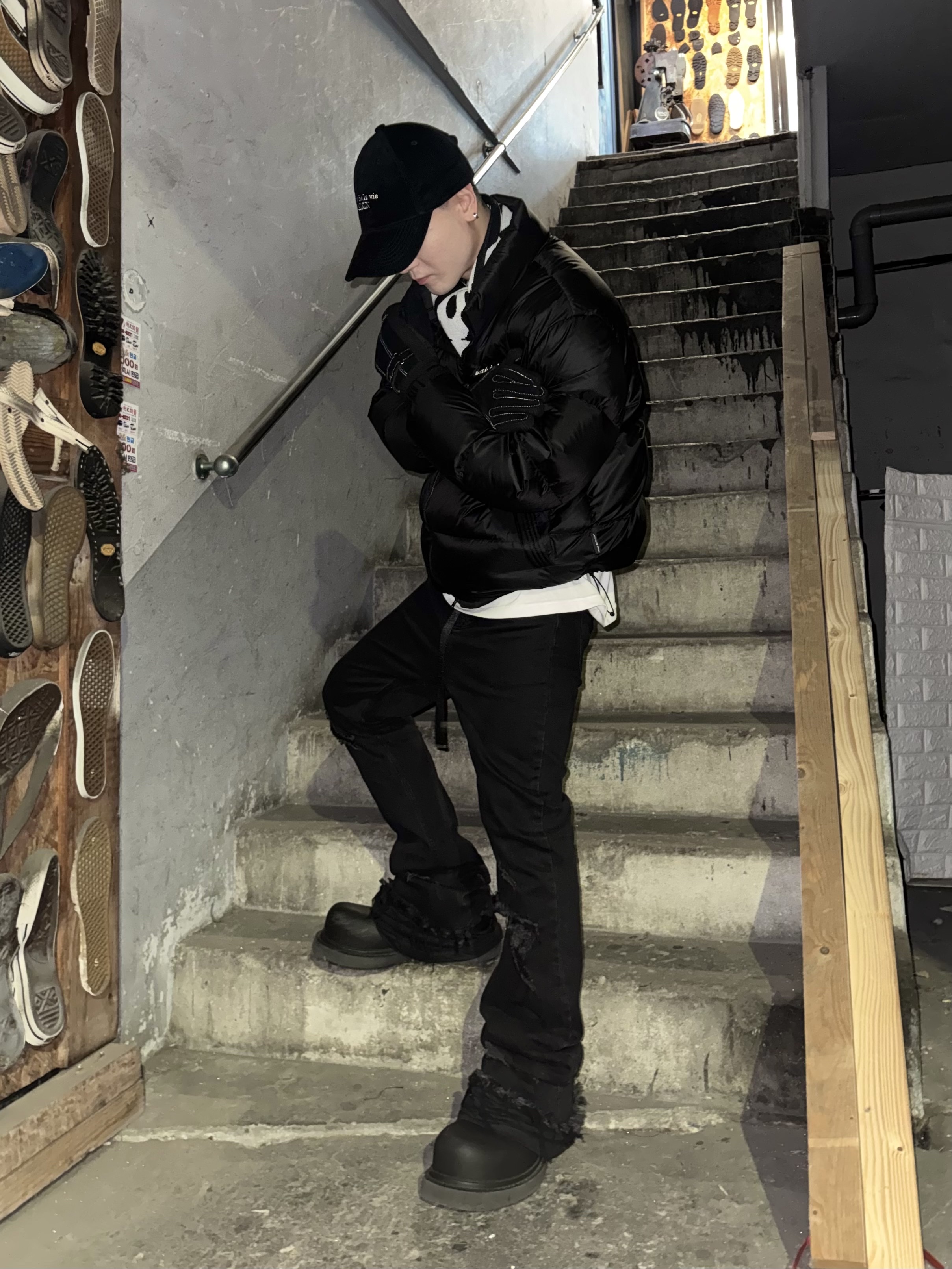 Undermycar Crewgu Double Layered Flared Jeans Moonless Night - 23FW, Balenciaga Steroid Derby Black 착용 스타일 - 1