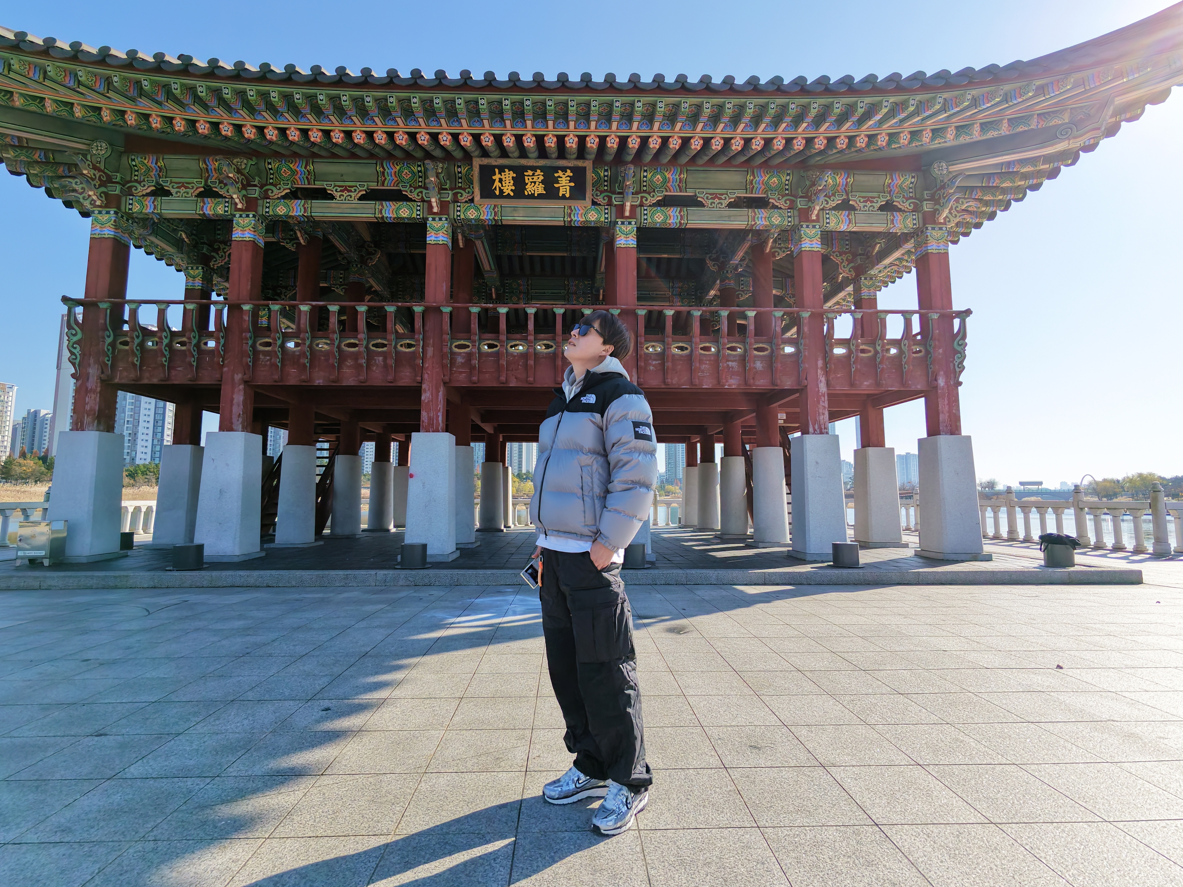 The North Face White Label Novelty Nuptse Down Jacket Heather Gray, Nike Zoom Vomero 5 Photon Dust Gridiron 착용 스타일 - 1