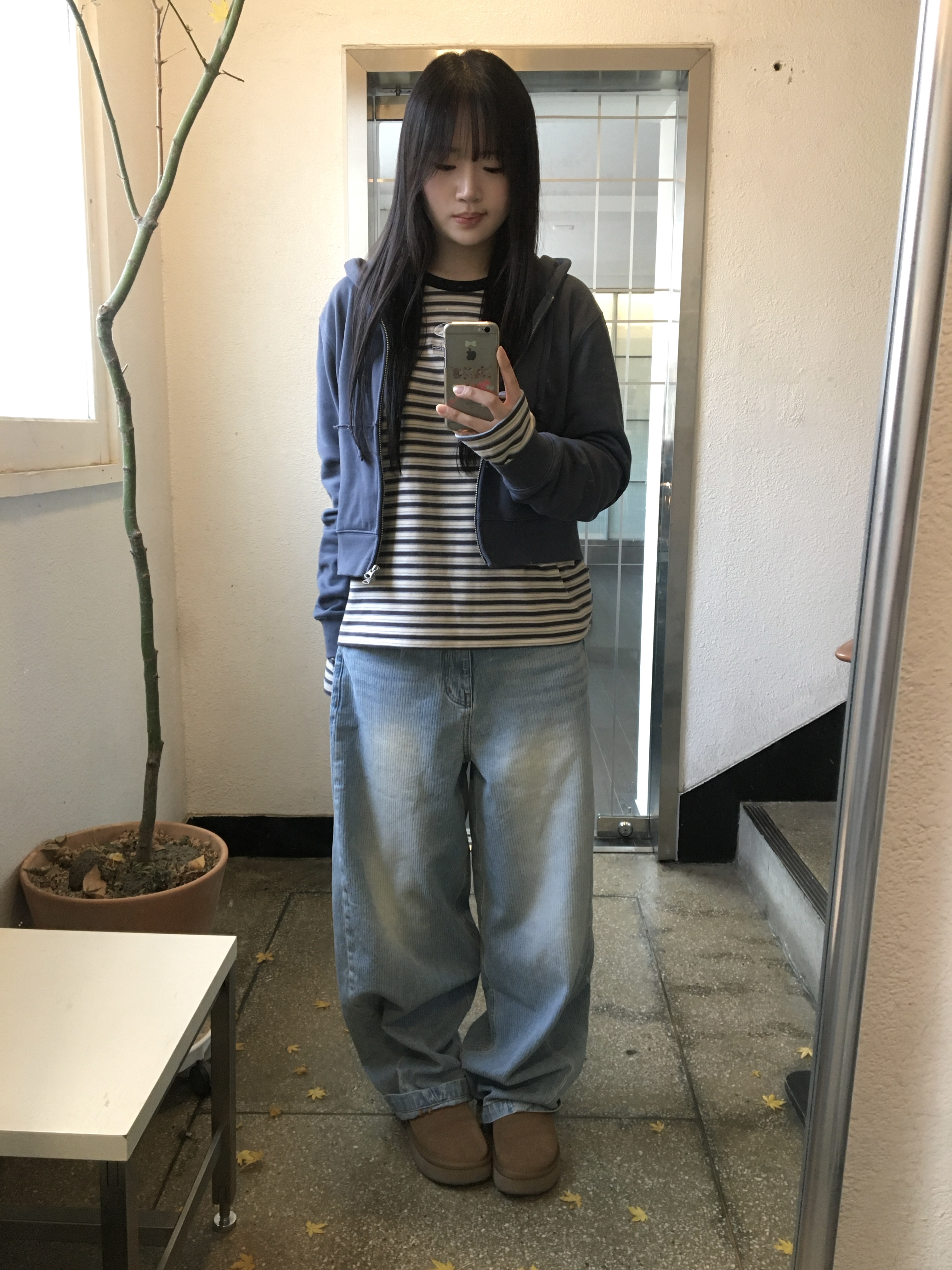 SPORT CHAMBER SC Play T-Shirt Cream, noun Corduroy Denim Pants Light Blue 착용 스타일