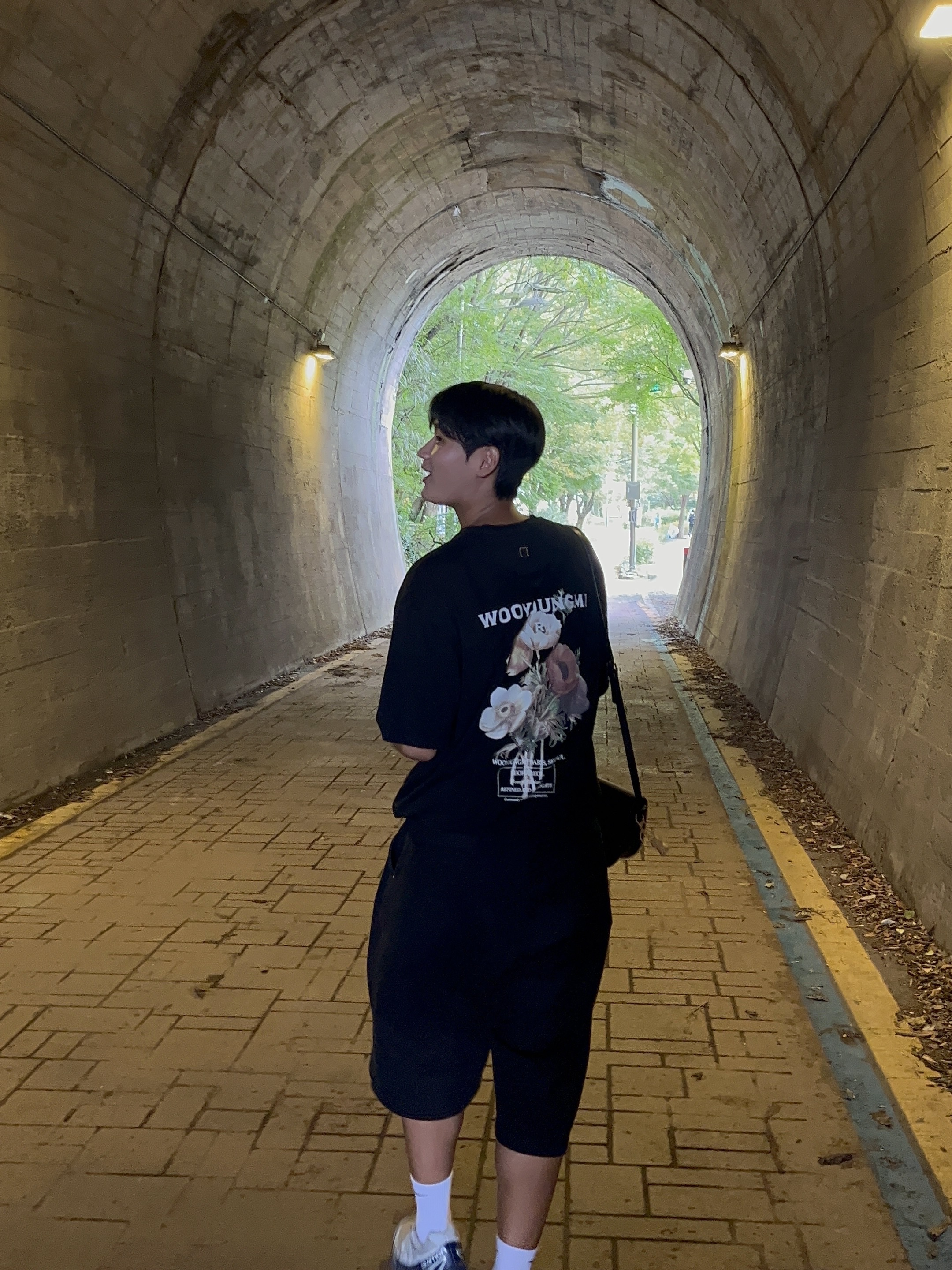 Wooyoungmi Flower Print Back Logo T-Shirt Black - 23FW, Salomon XT-6 GTX Blue Print Heather 착용 스타일 - 1