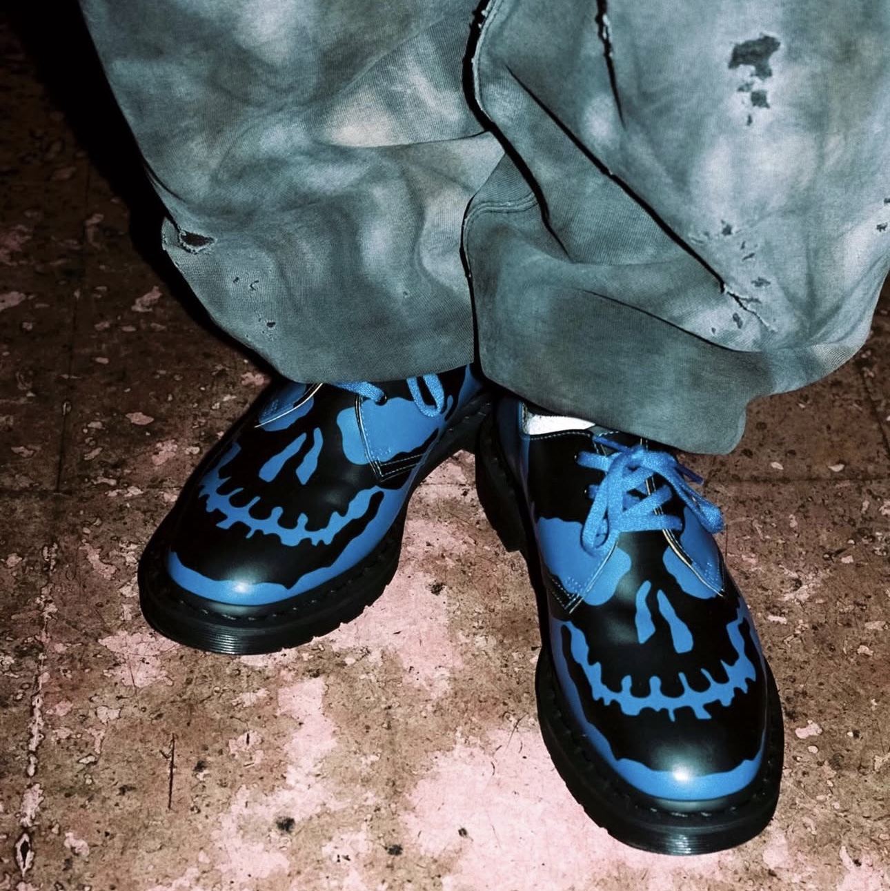 Dr. Martens x Supreme 1461 3-Eye Shoe Royal - 25FW 착용 스타일 - 1