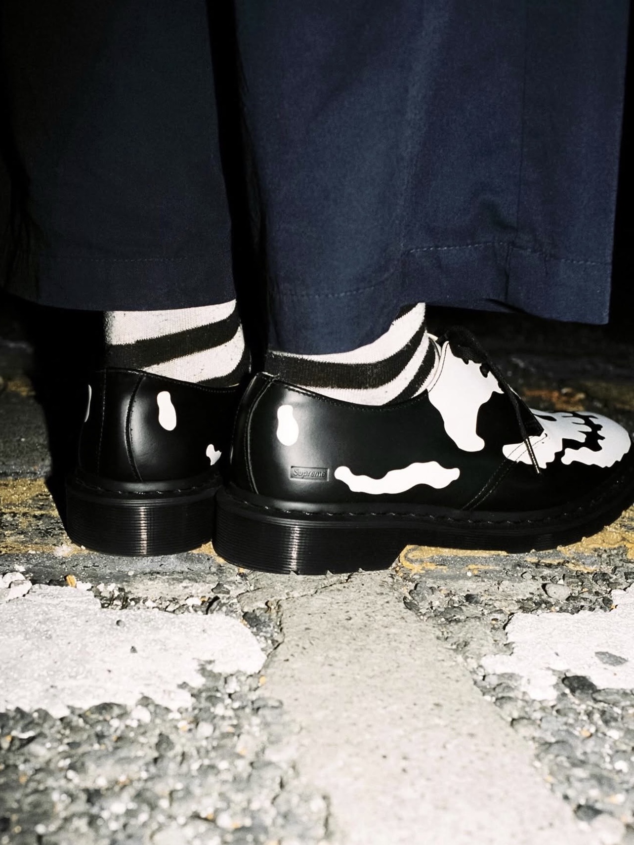 Dr. Martens x Supreme 1461 3-Eye Shoe Black - 25FW 착용 스타일 - 5