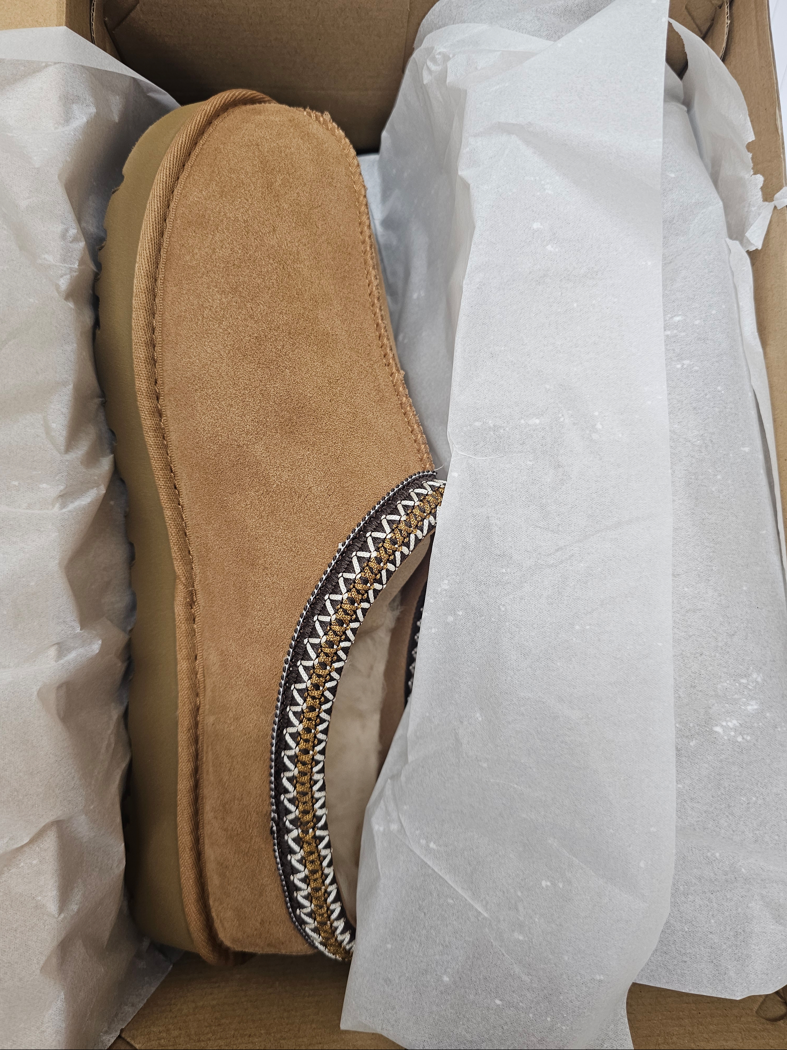 UGG Tasman II Slipper Chestnut 착용 스타일