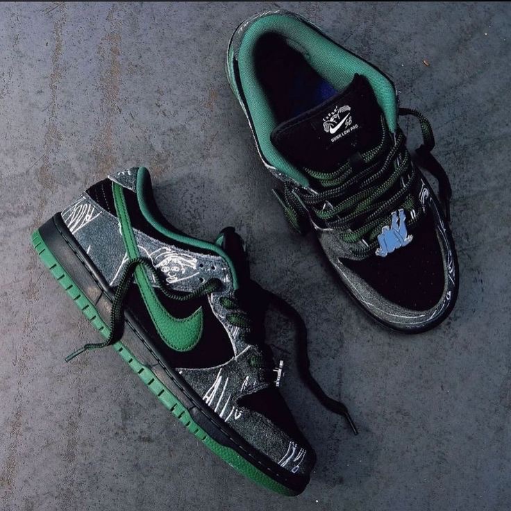 Nike x There SB Dunk Low Pro Anthracite and Gorge Green 착용 스타일
