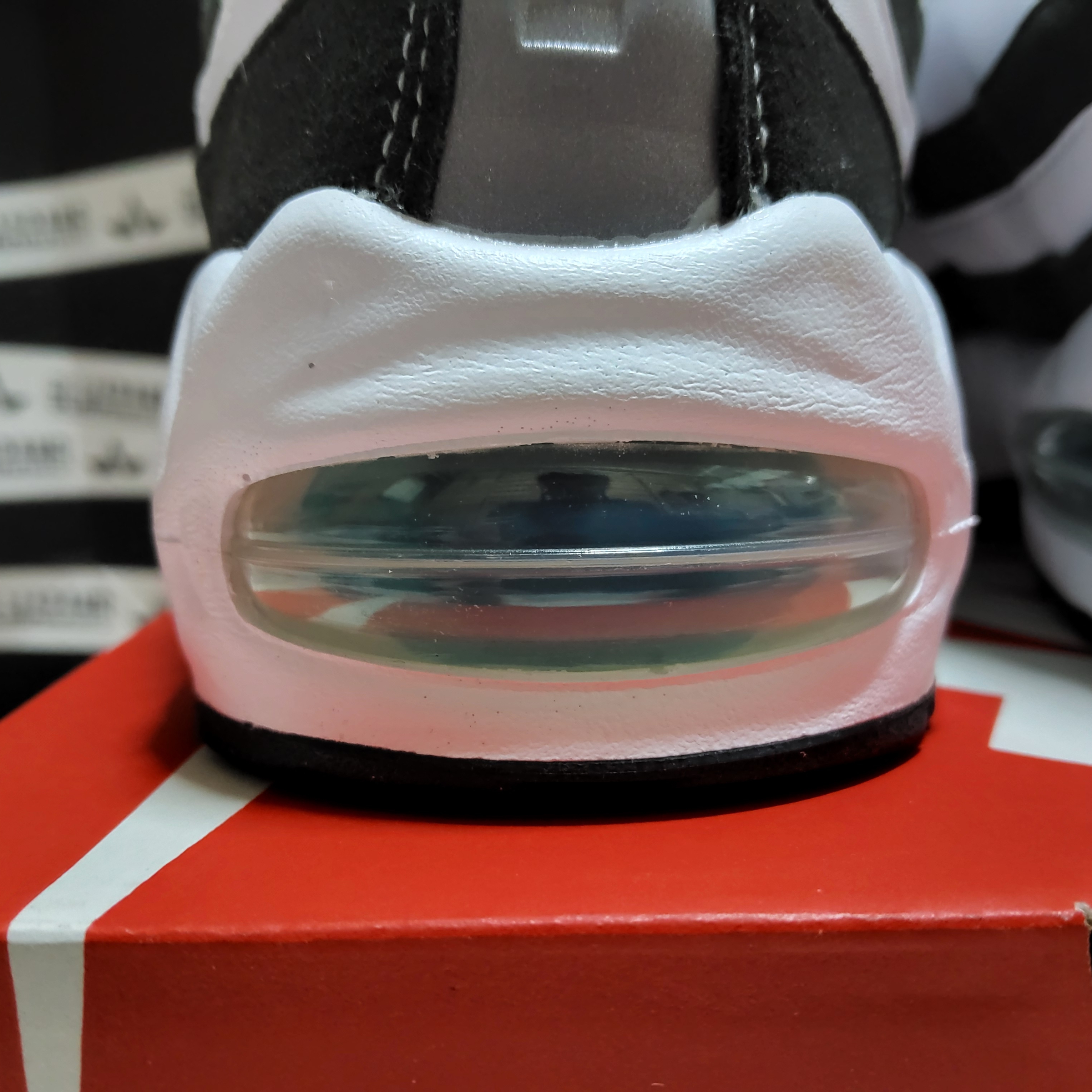 Nike Air Max 95 OG White and Black 착용 스타일 - 7