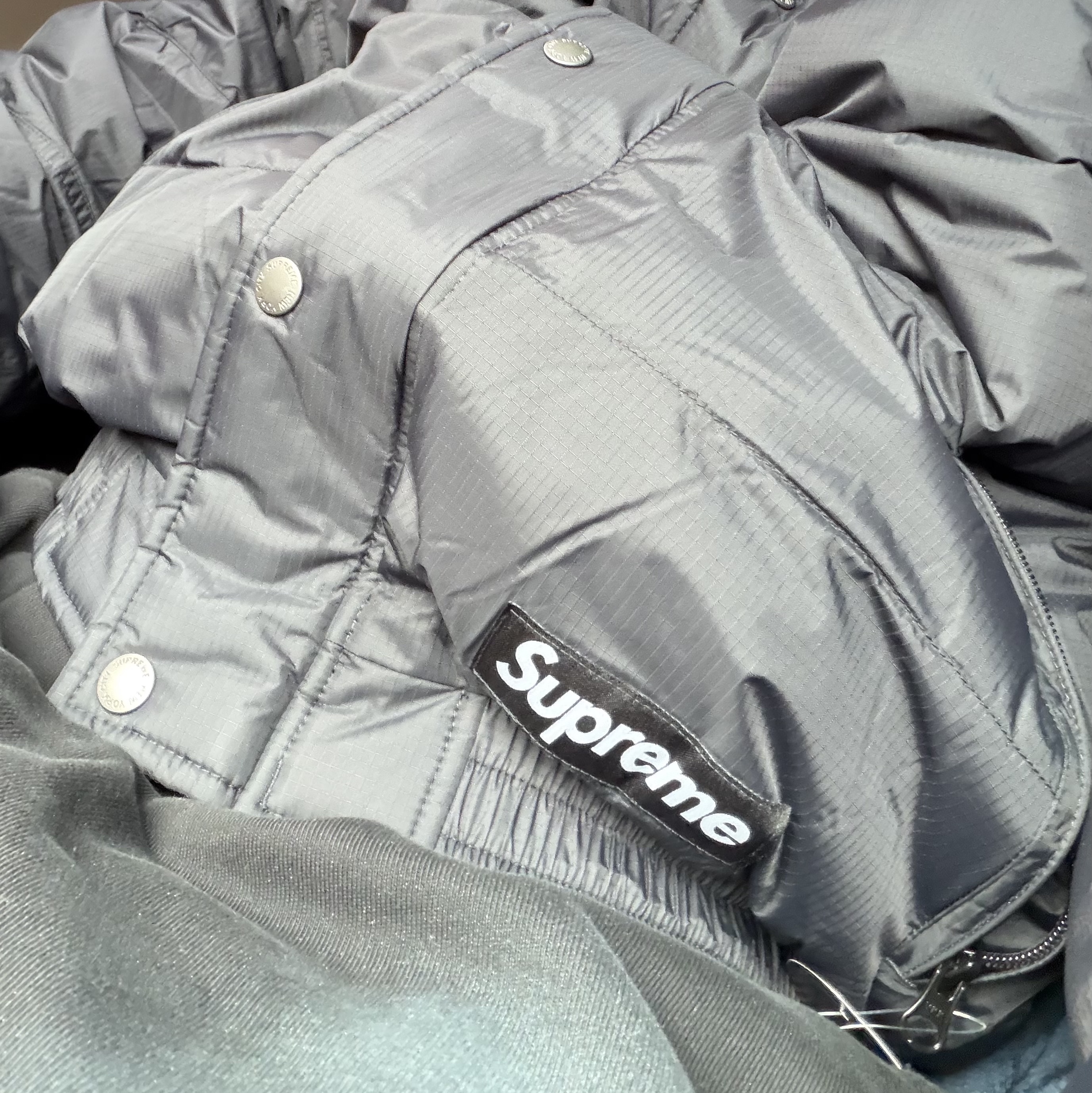Supreme Facemask 700-Fill Down Puffer Jacket Black - 25FW 착용 스타일 - 4