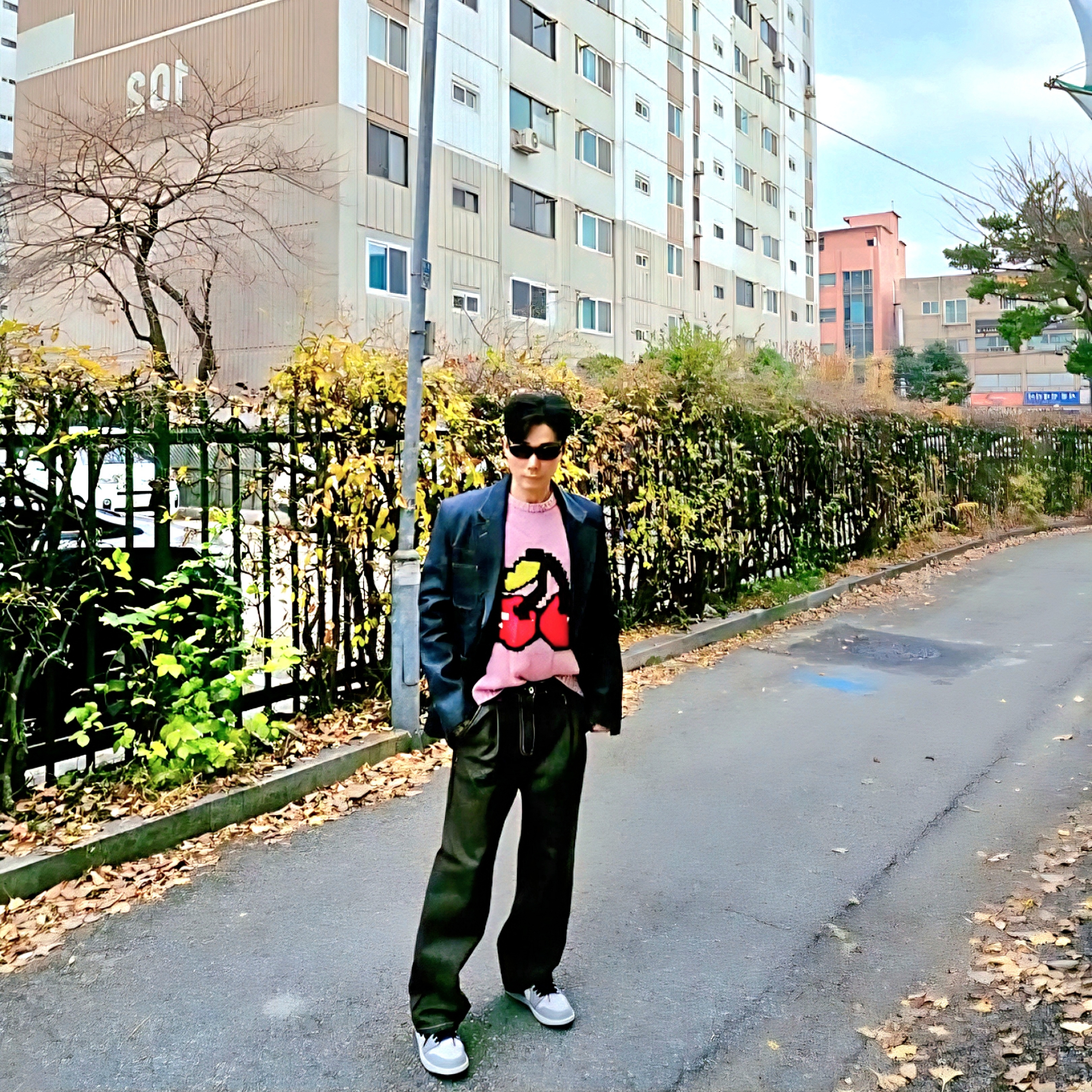 Haleine Patch Pocket Denim Blazer Indigo (VJ304), Our Legacy Sonar Roundneck Candyfloss Cherry Acrylic 착용 스타일