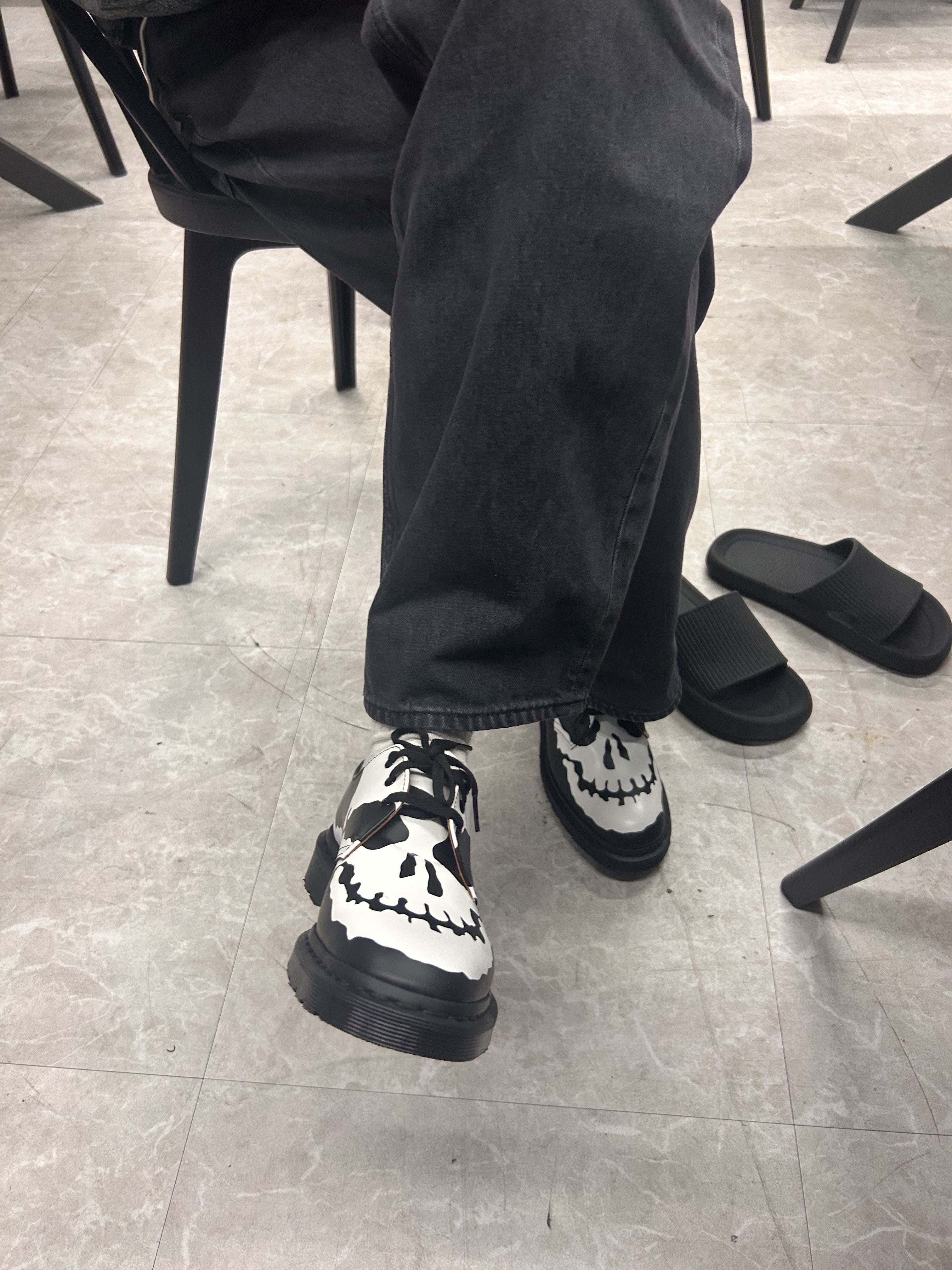 Dr. Martens x Supreme 1461 3-Eye Shoe Black - 25FW 착용 스타일 - 1