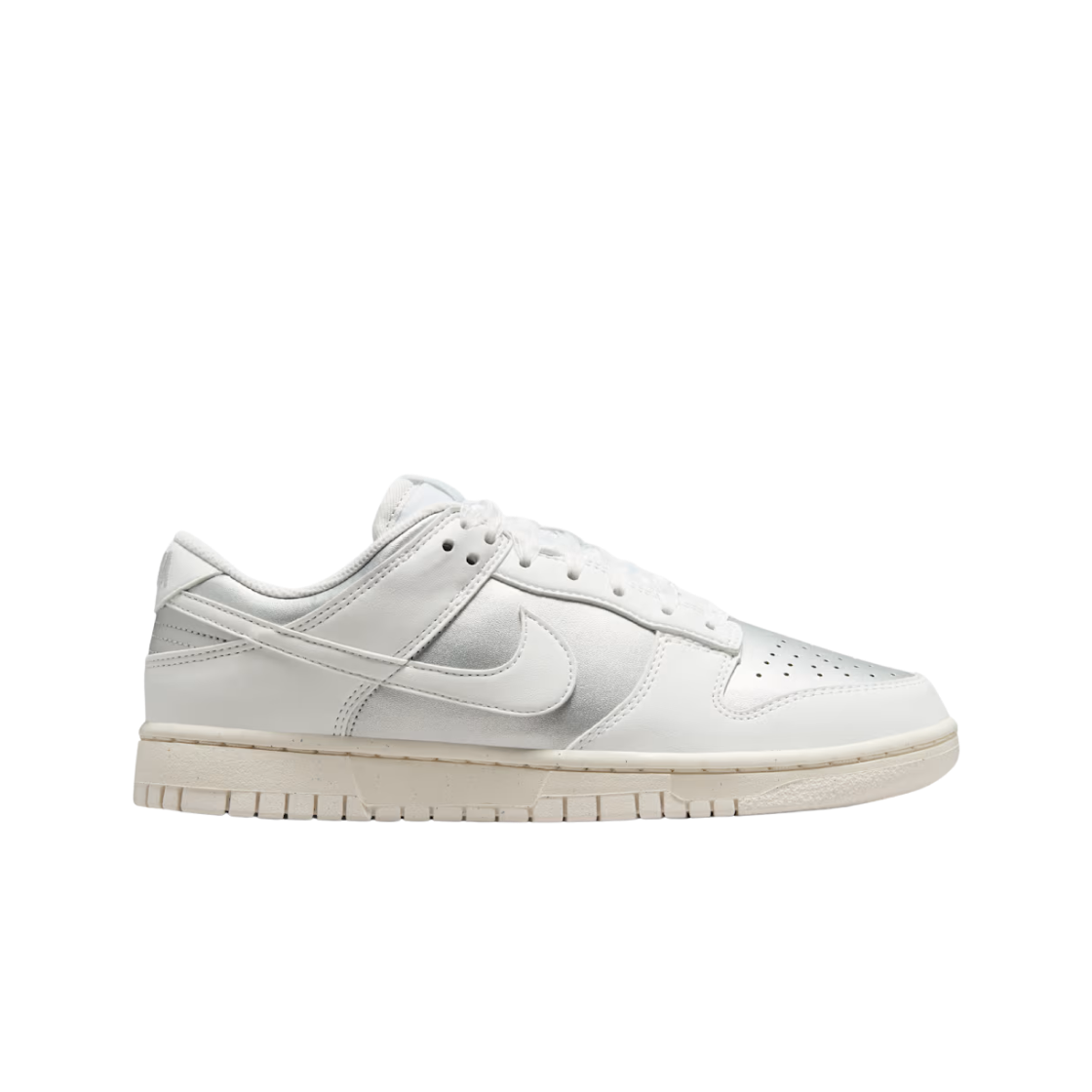(W) 나이키 덩크 로우 넥스트 네이쳐 메탈릭 플래티넘 페일 아이보리((W) Nike Dunk Low Next Nature Metallic Platinum Pale Ivory) - 1