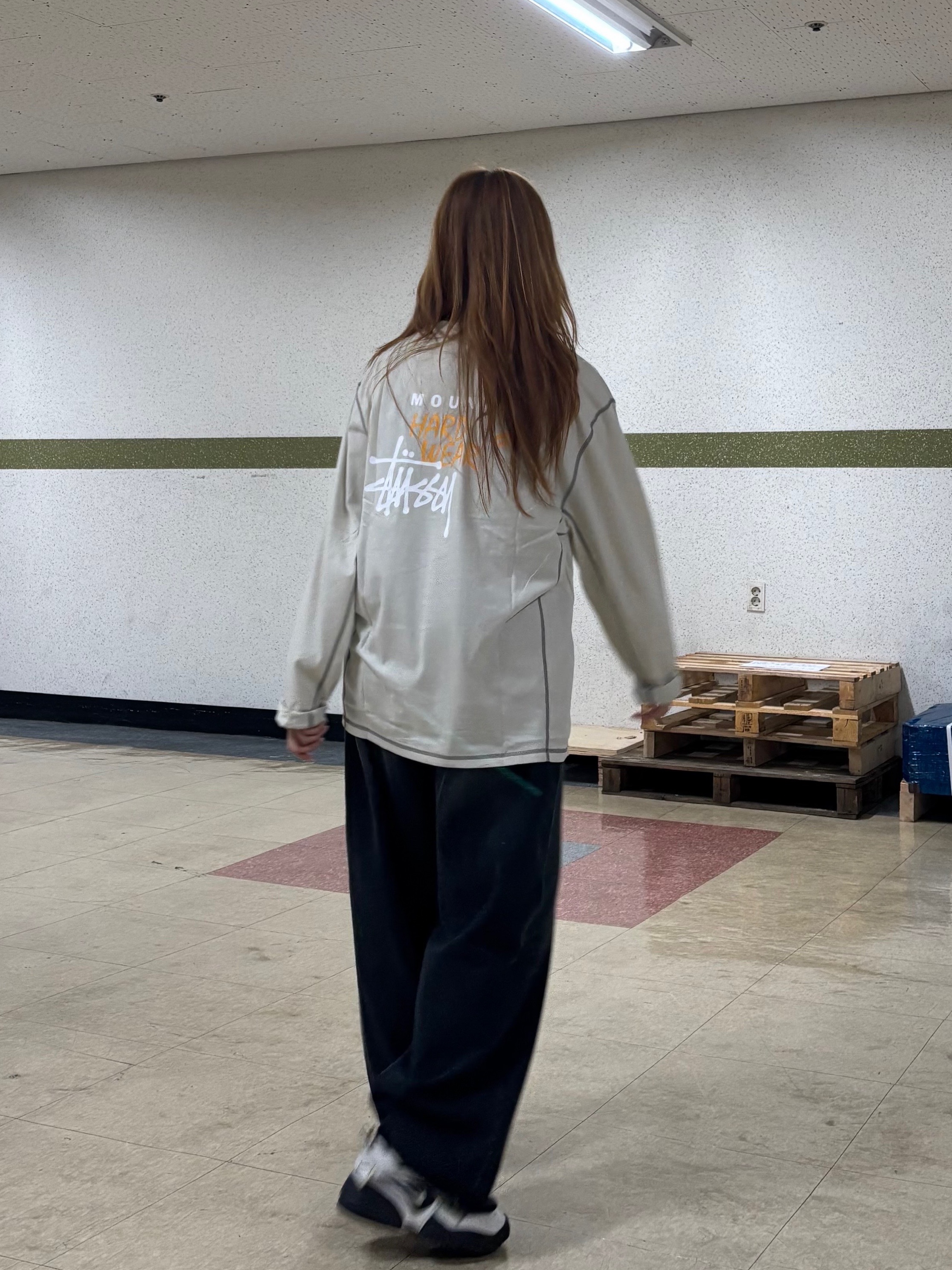 Stussy x Mountain Hardwear LS T-Shirt Stone, Nike x Ambush Air Adjust Force SP Summit White and Black 착용 스타일 - 9
