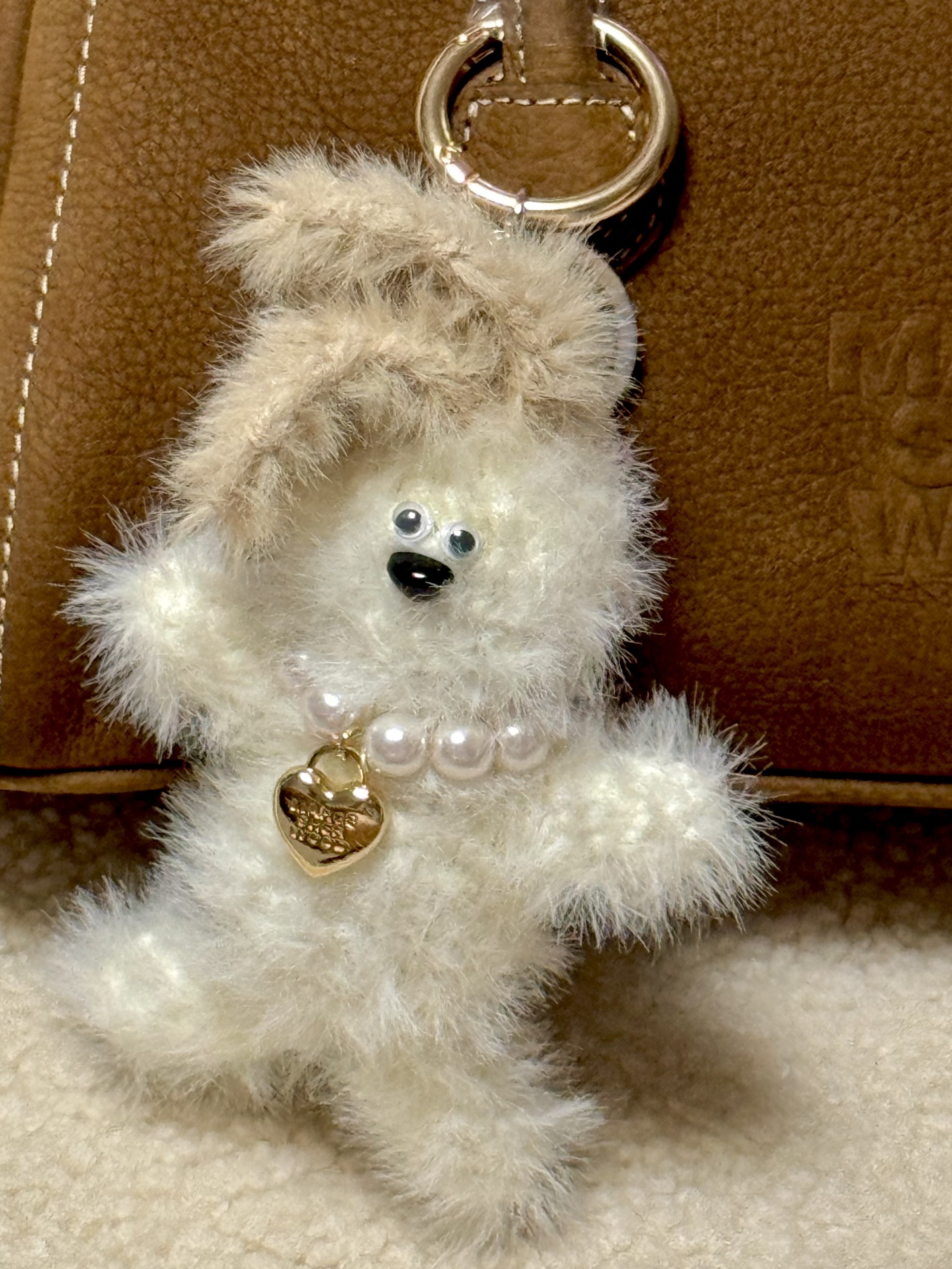Margesherwood Wood Baby Keyring White, (W) UGG Tazz Braid Natural 착용 스타일 - 1