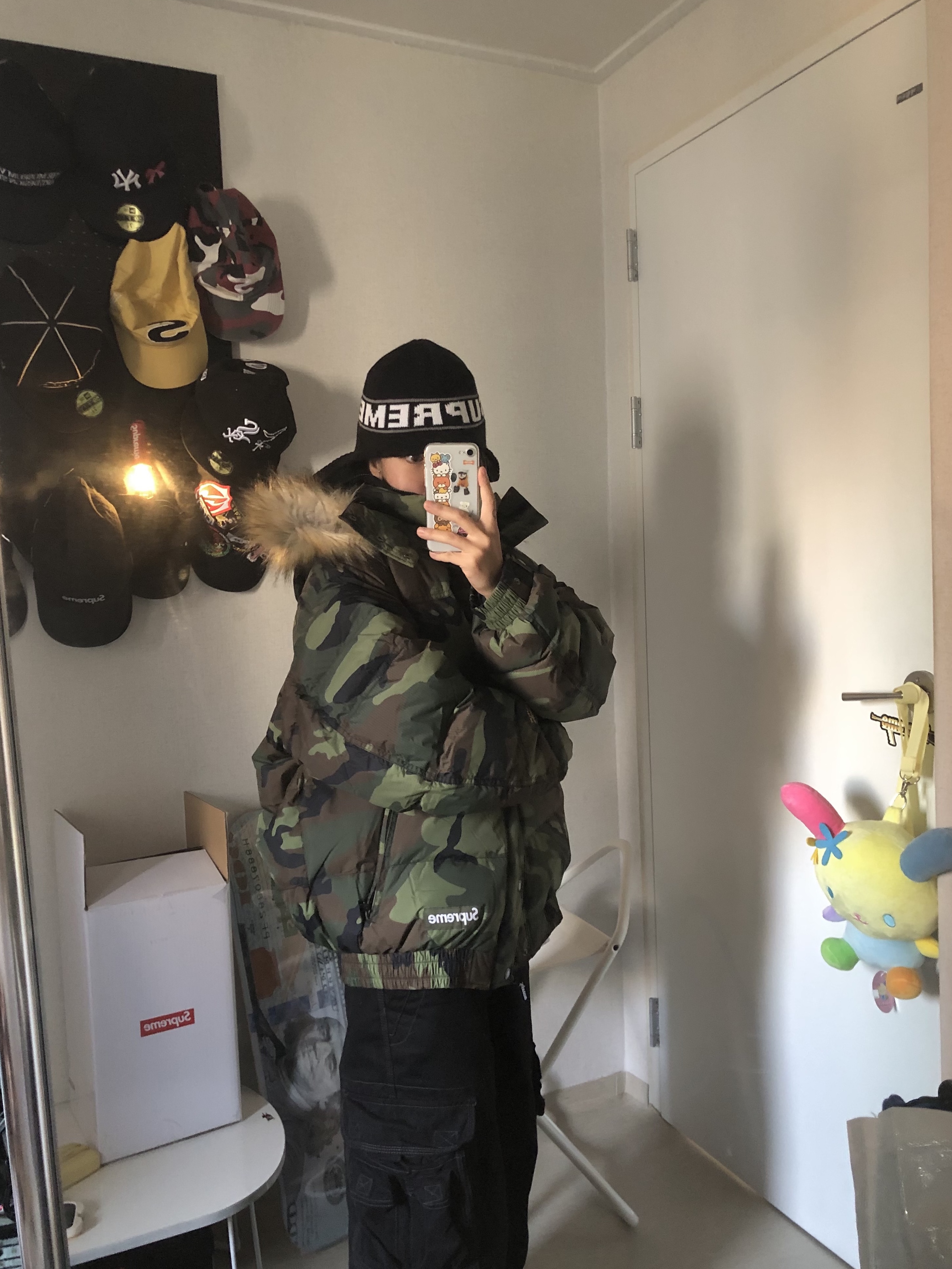 Supreme Facemask 700-Fill Down Puffer Jacket Woodland Camo - 25FW 착용 스타일