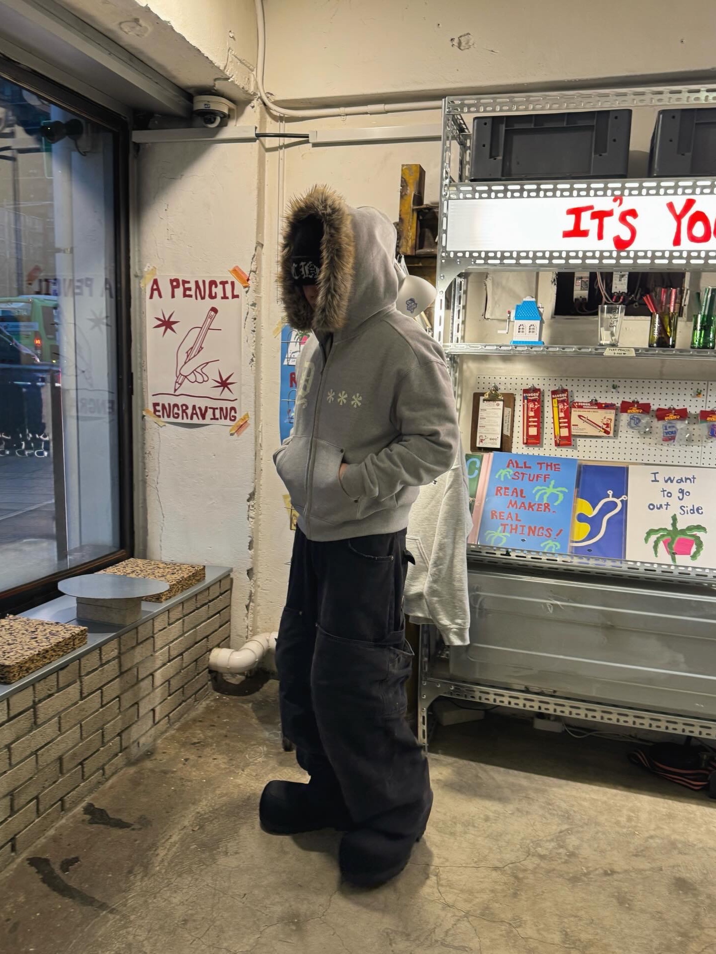 AMOU Fur Hoodie Zip Up Gray, Chrome Hearts Big Daddy Cashmere Beanie Black (Star Top Button Ver.) 착용 스타일 - 3