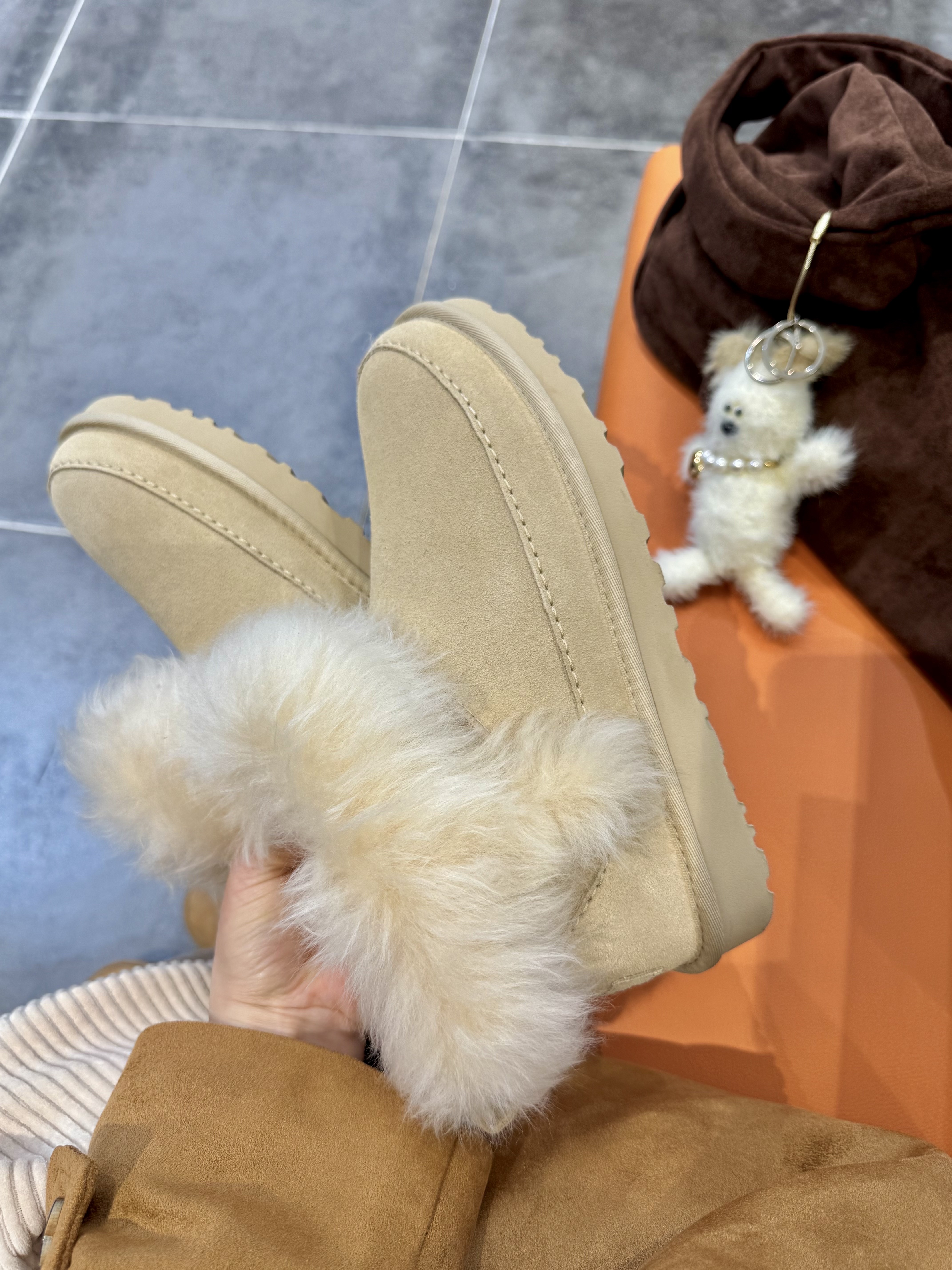 Margesherwood Wood Baby Keyring White, (W) UGG Tazz Braid Natural 착용 스타일 - 8