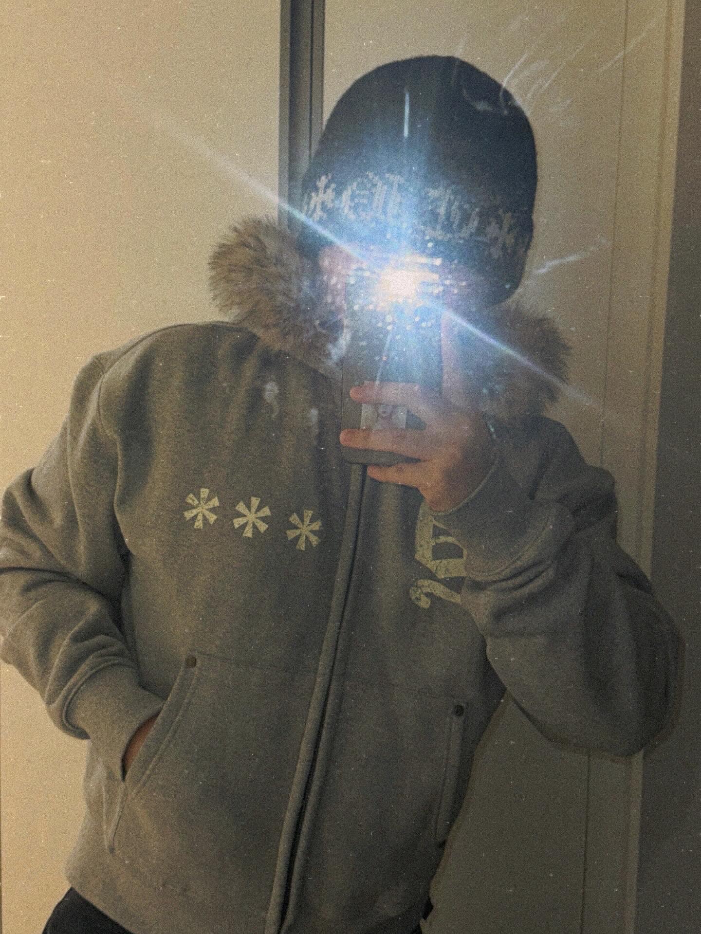 AMOU Fur Hoodie Zip Up Gray, Chrome Hearts Big Daddy Cashmere Beanie Black (Star Top Button Ver.) 착용 스타일 - 6