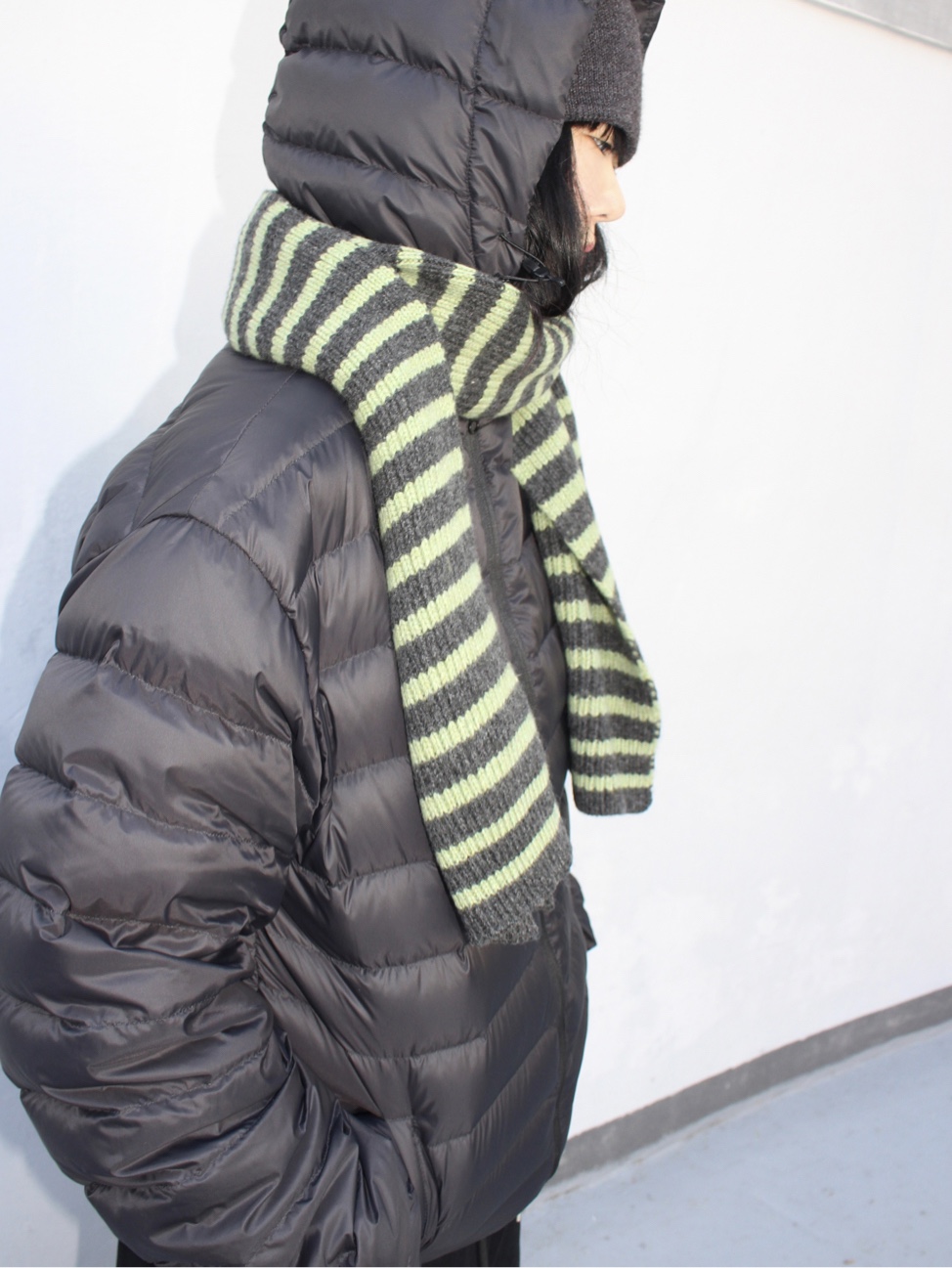 QT8 GARMENTS Duck Down Lightweight Jacket Black 착용 스타일 - 3
