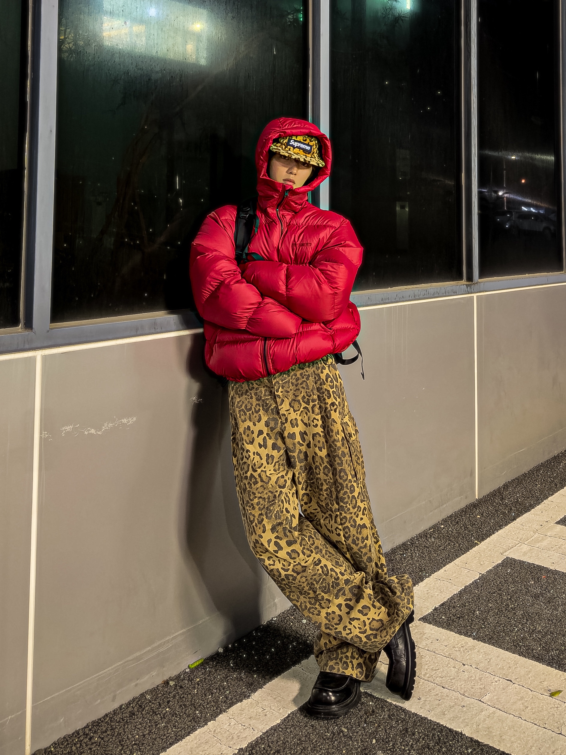 QT8 GARMENTS Duck Down Heavyweight Hoodie Jacket Red 착용 스타일 - 1