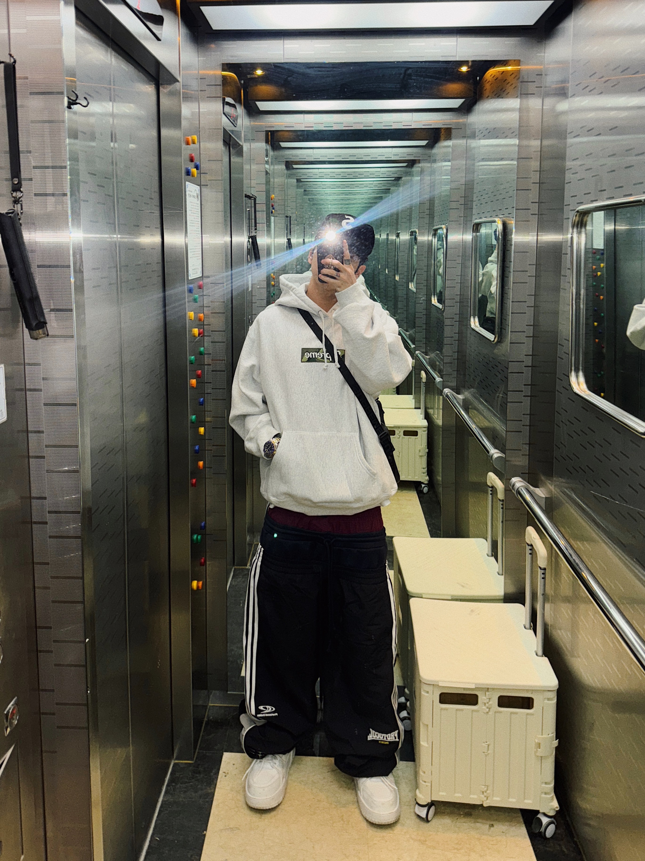 Supreme Box Logo Hooded Sweatshirt Ash Grey - 23FW, Protocol Index 3 Layered Track Pants Black 착용 스타일 - 1