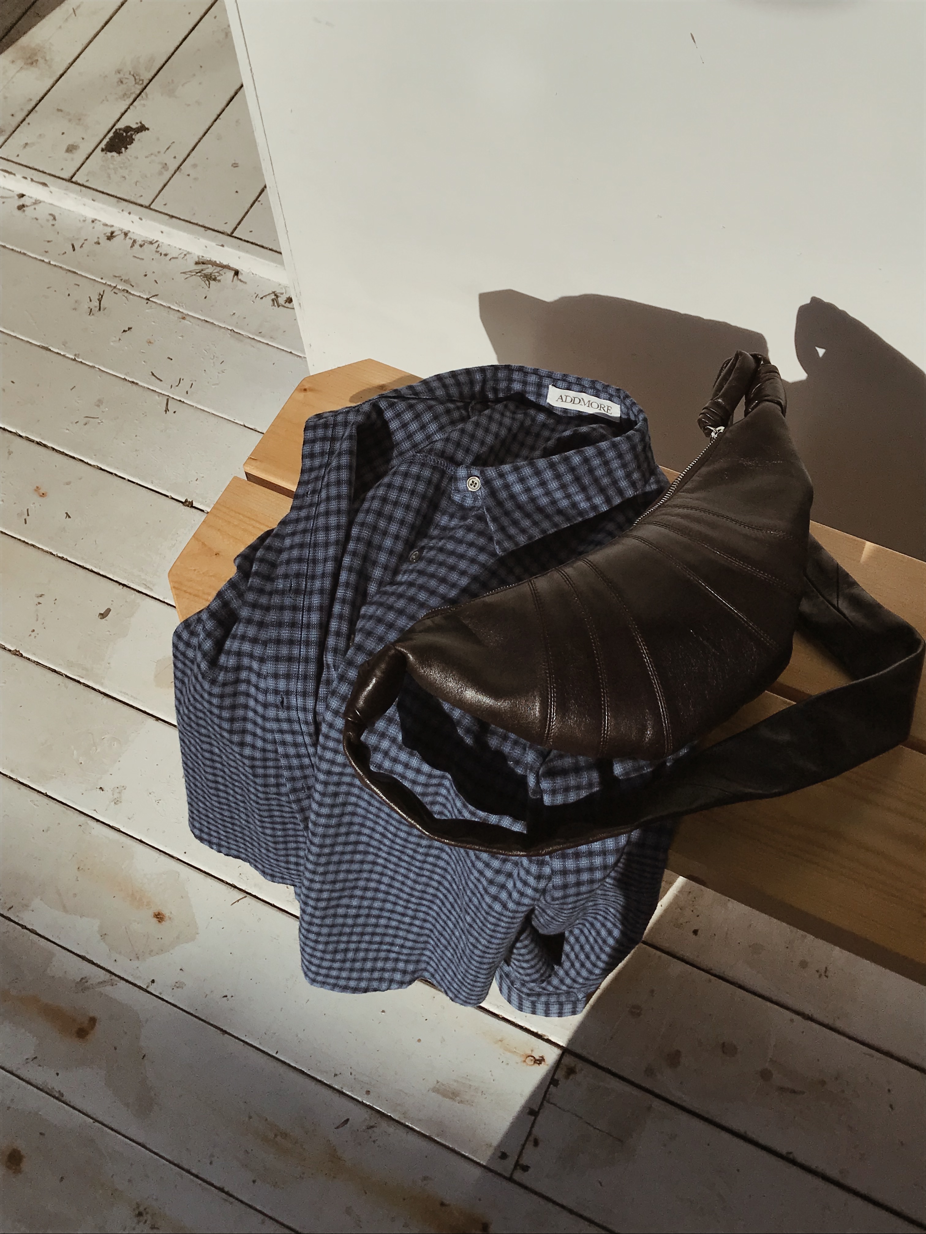 Lemaire Small Croissant Bag Soft Nappa Leather Dark Tobacco 착용 스타일