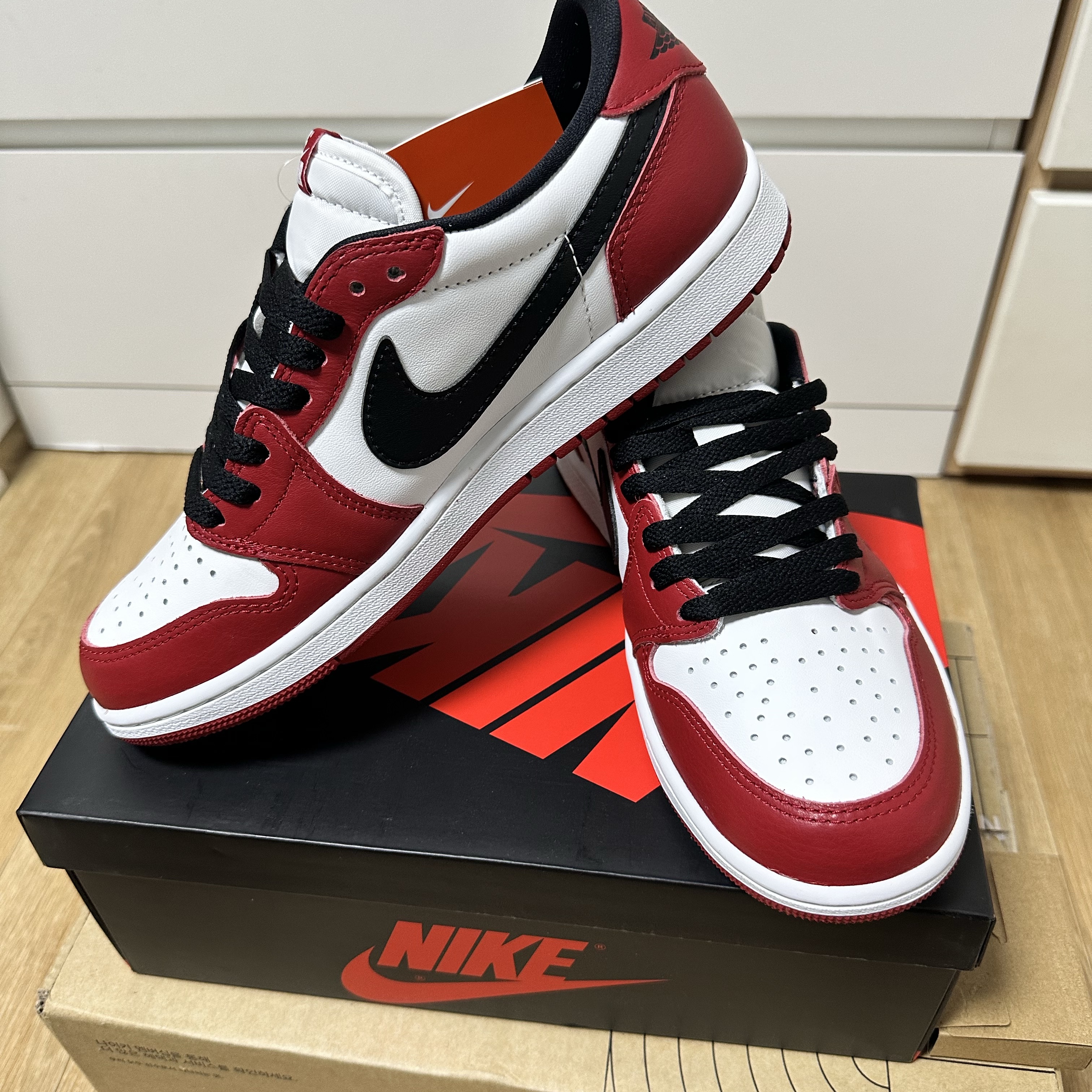 Jordan 1 Retro Low OG Chicago 착용 스타일 - 3