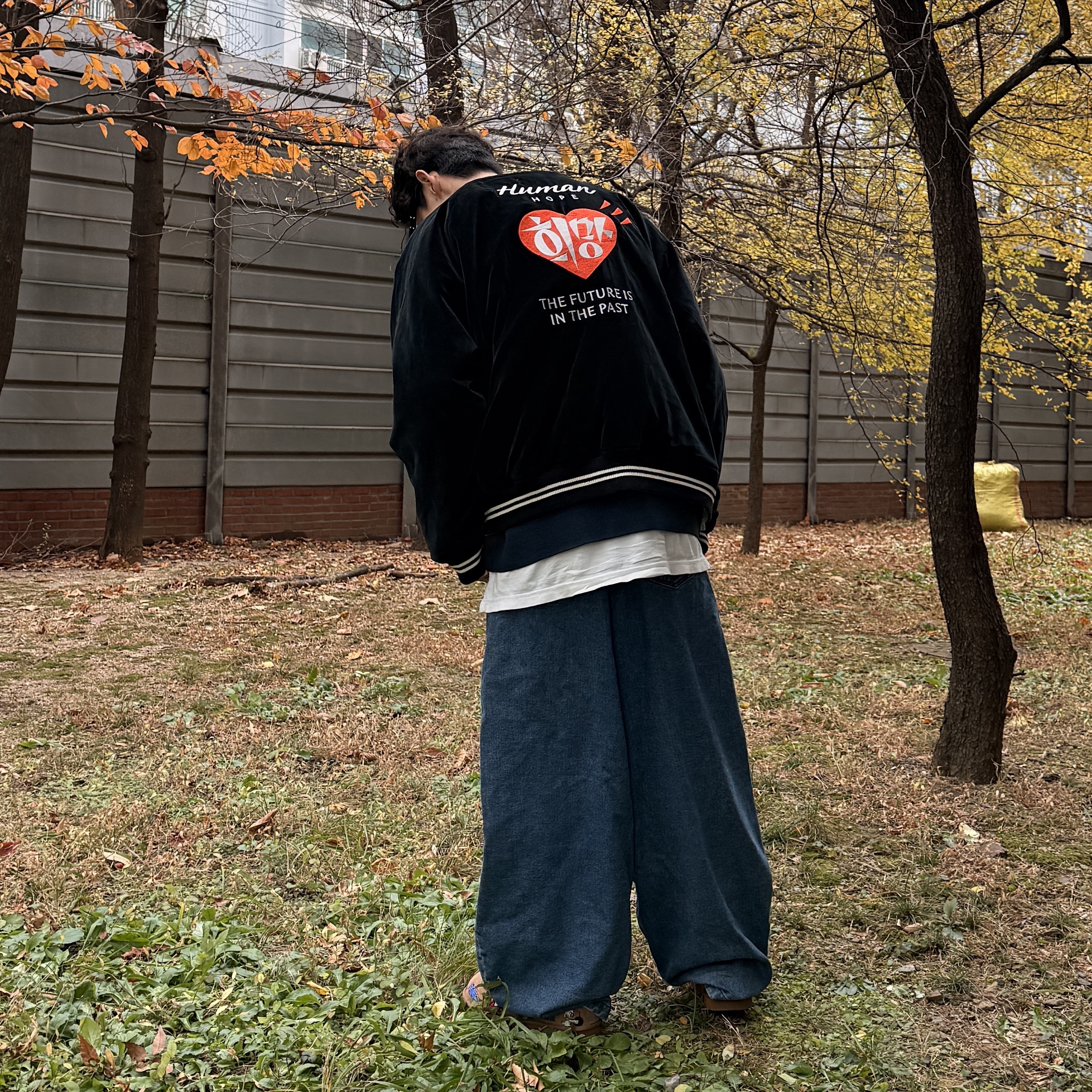 Human Made Human Hope Souvenir Jacket Green, UGG x Palace Tasman Slipper Chestnut 착용 스타일 - 1