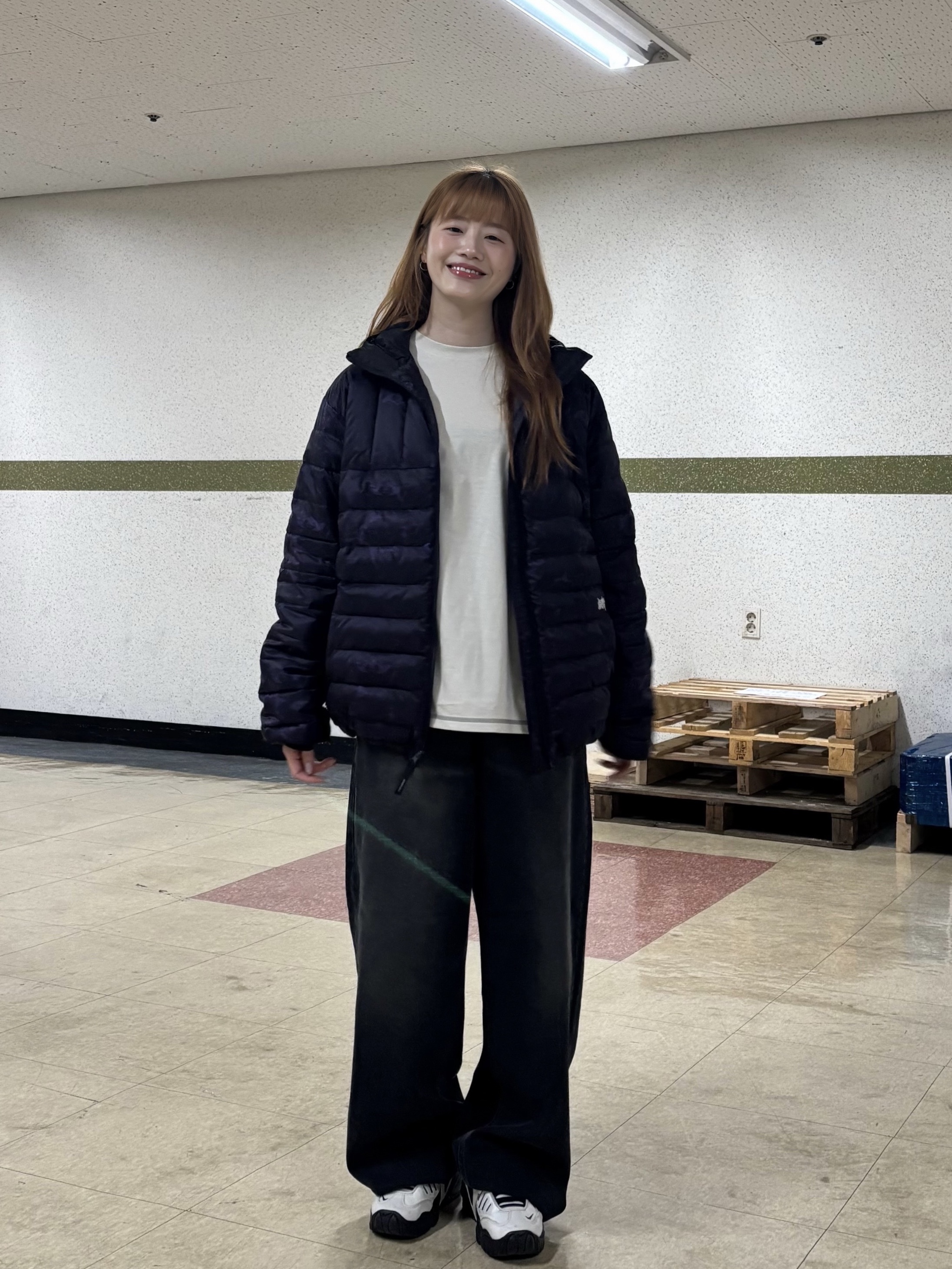 Stussy x Mountain Hardwear LS T-Shirt Stone, Nike x Ambush Air Adjust Force SP Summit White and Black 착용 스타일 - 3