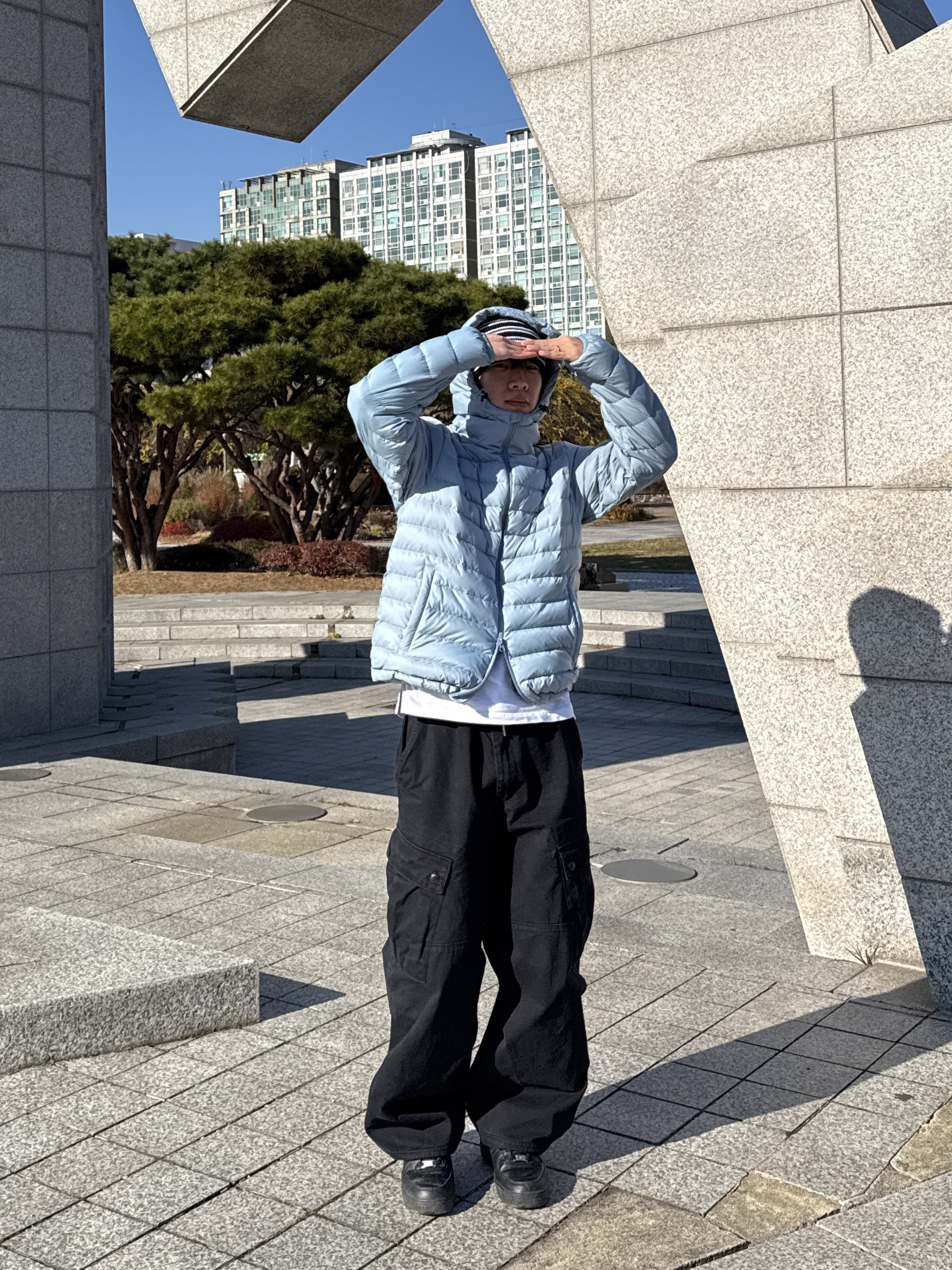 QT8 GARMENTS Duck Down Lightweight Jacket Sky Blue 착용 스타일 - 3